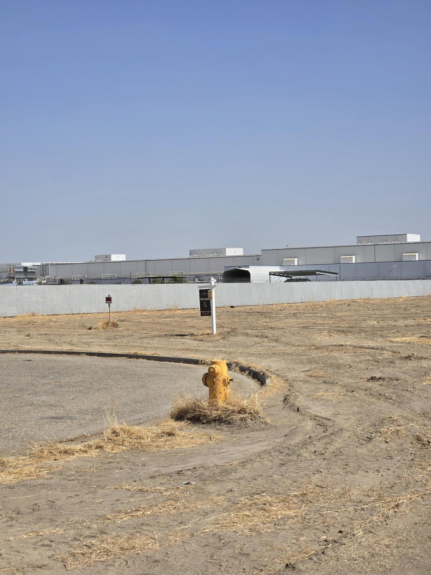 0 Q Place, Tulare, CA 93274