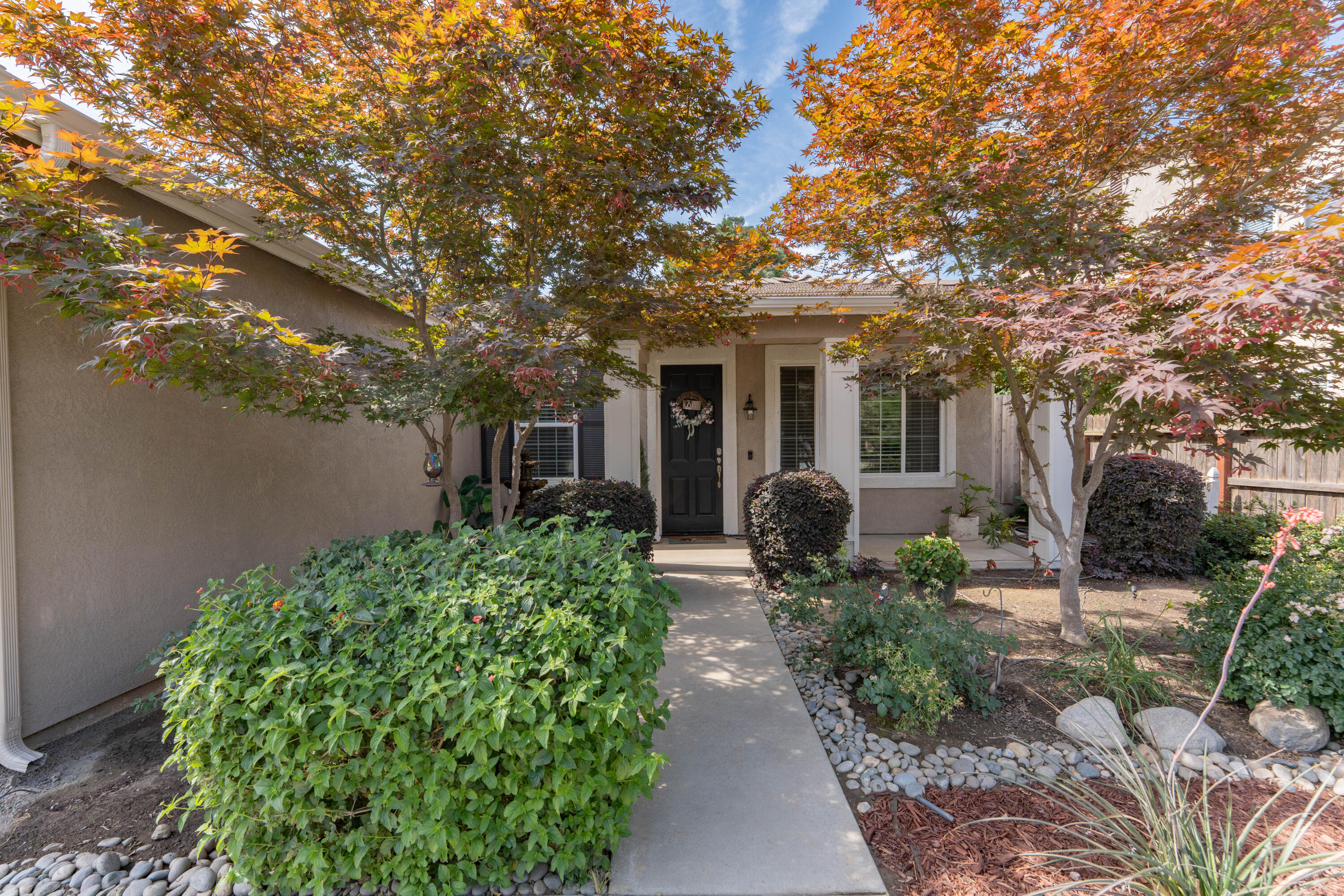 5843 W Clinton Ave, Visalia, CA 93291