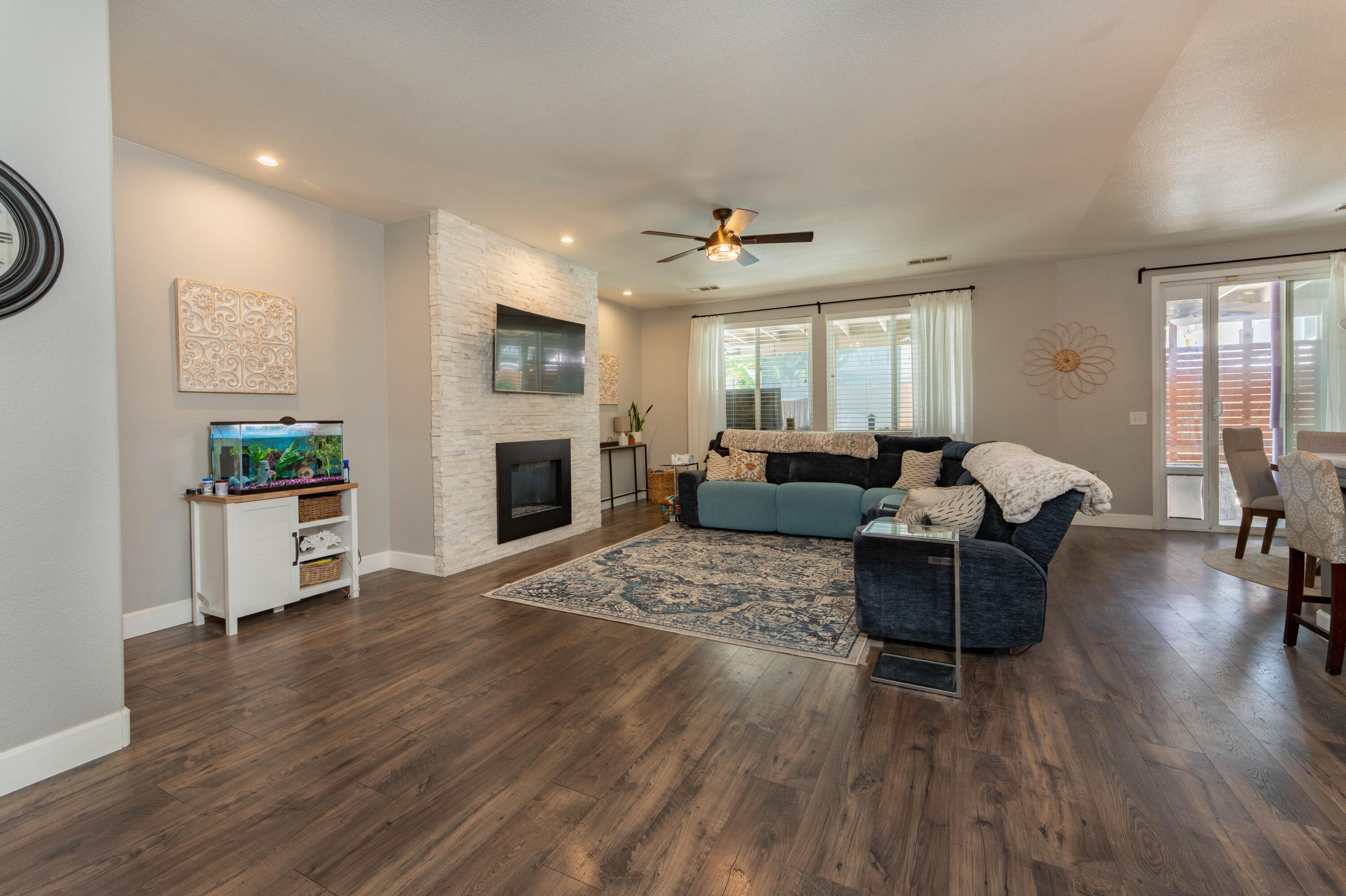 5843 W Clinton Ave, Visalia, CA 93291