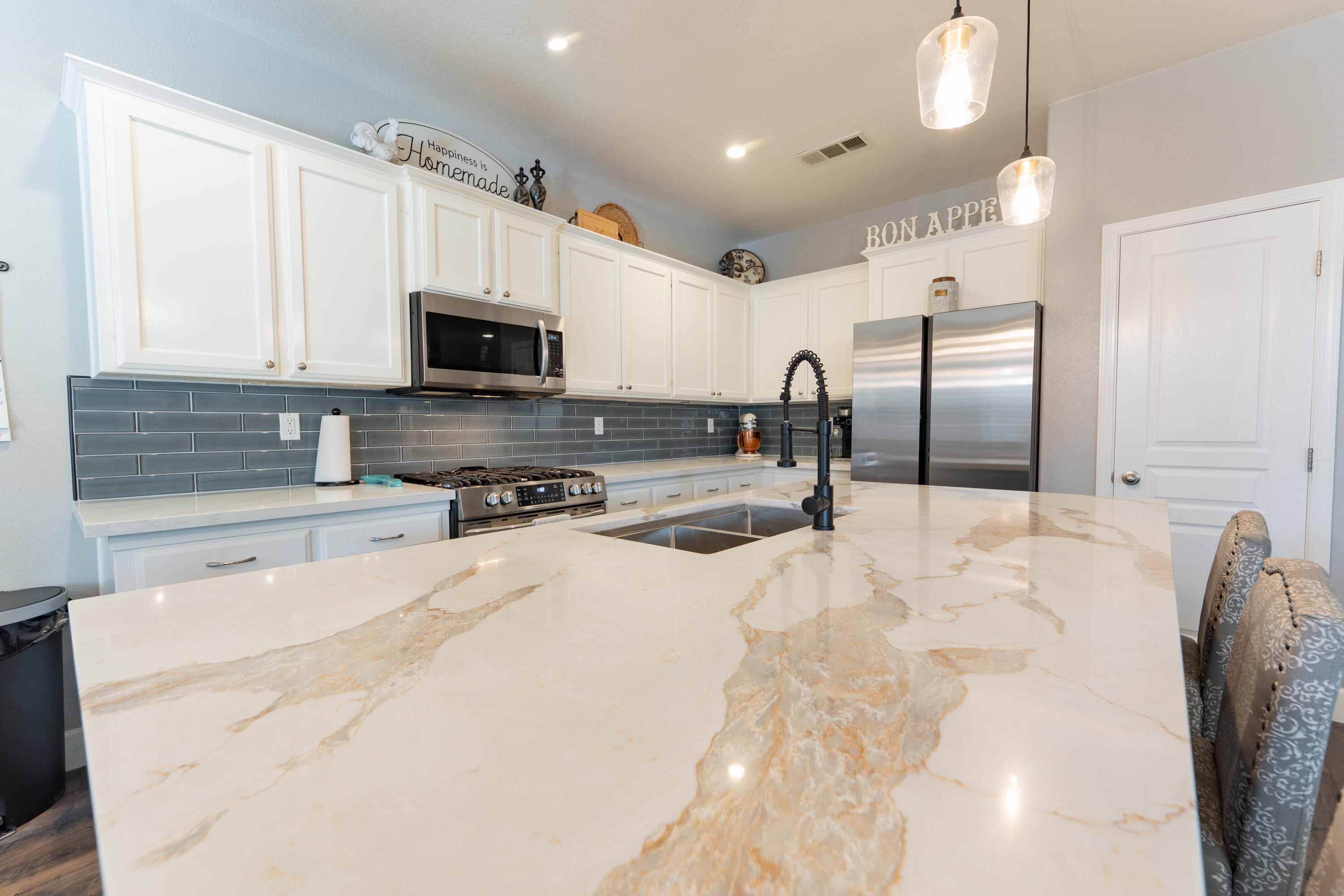 5843 W Clinton Ave, Visalia, CA 93291