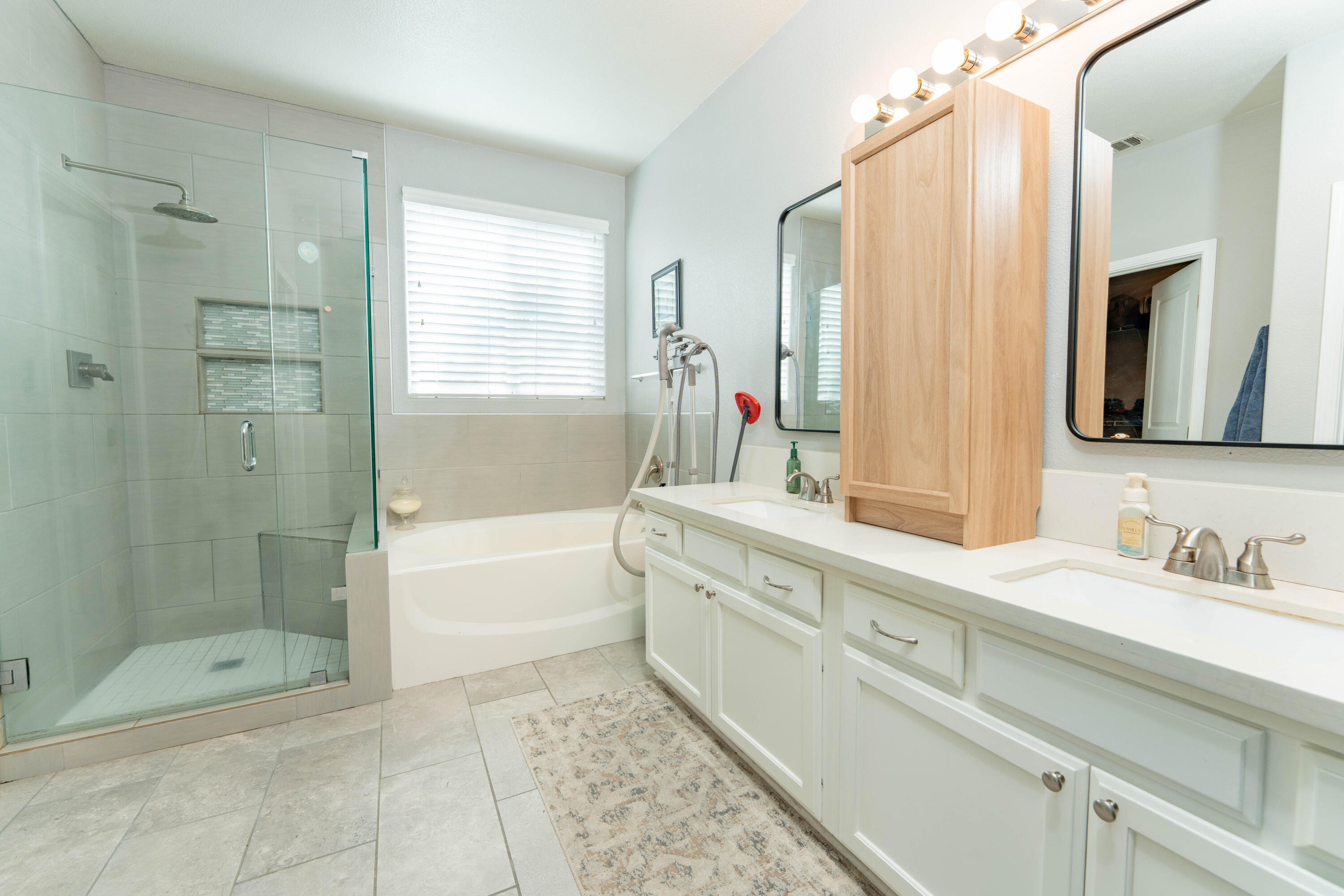 5843 W Clinton Ave, Visalia, CA 93291