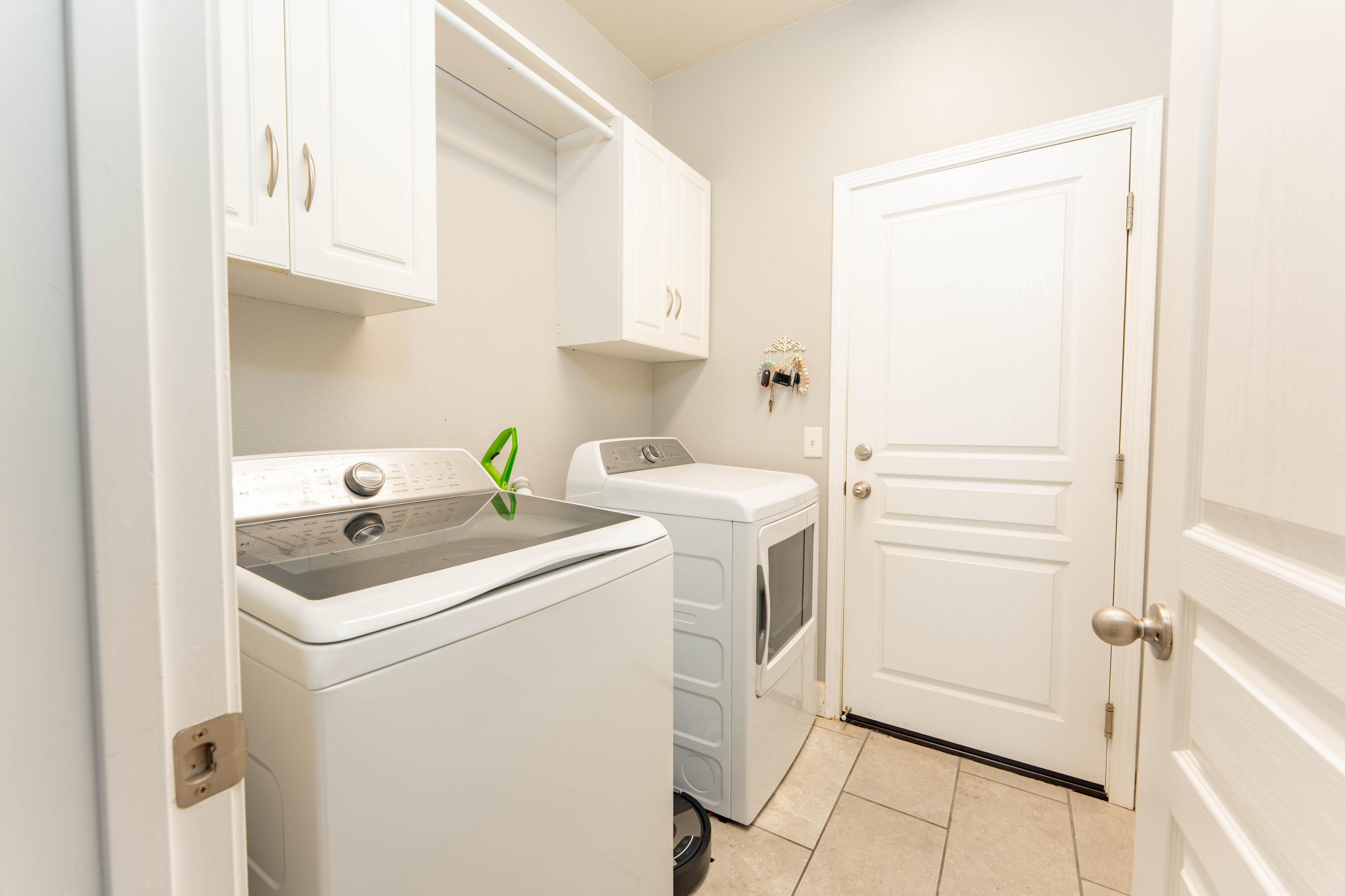 5843 W Clinton Ave, Visalia, CA 93291