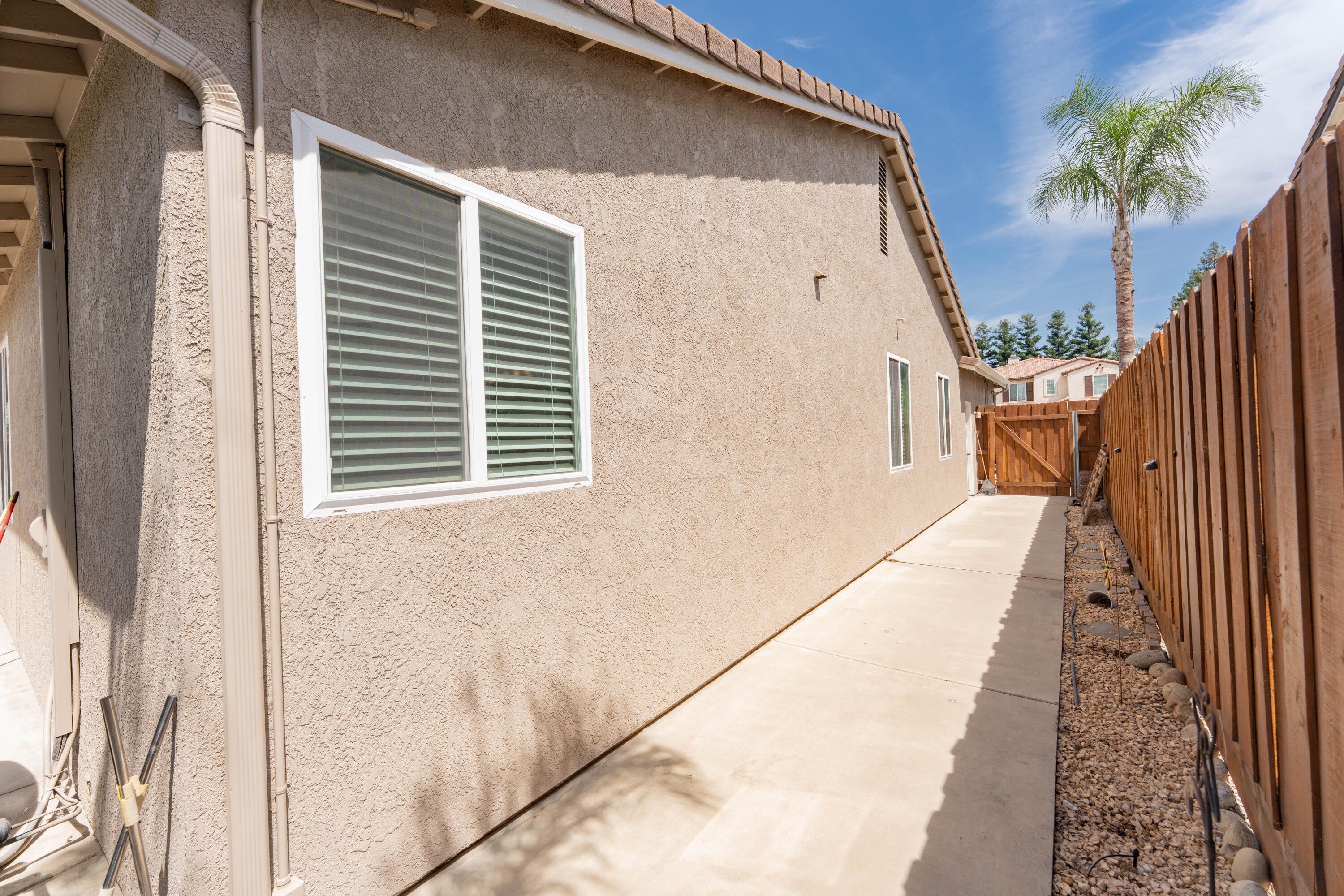 5843 W Clinton Ave, Visalia, CA 93291