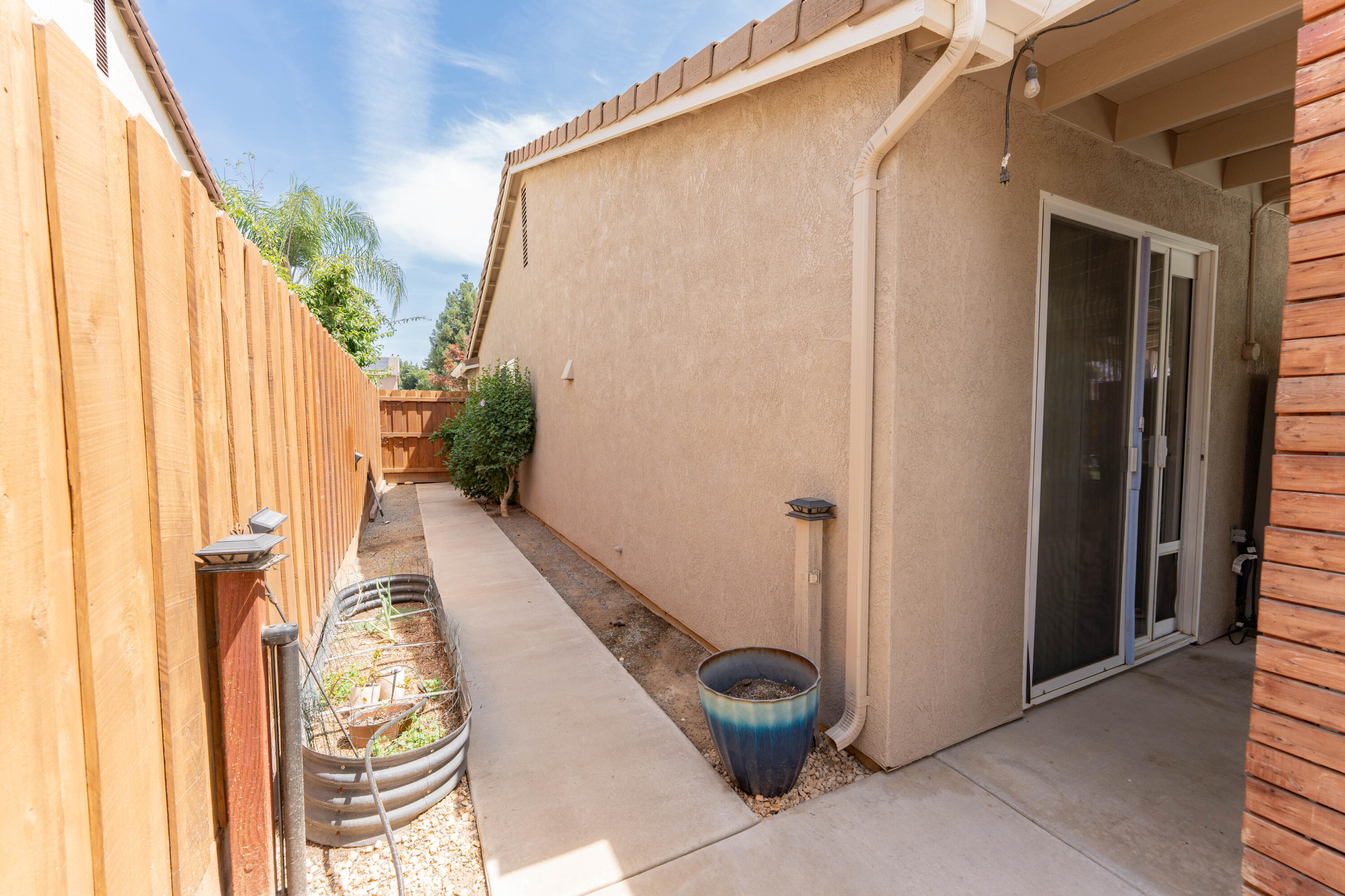 5843 W Clinton Ave, Visalia, CA 93291