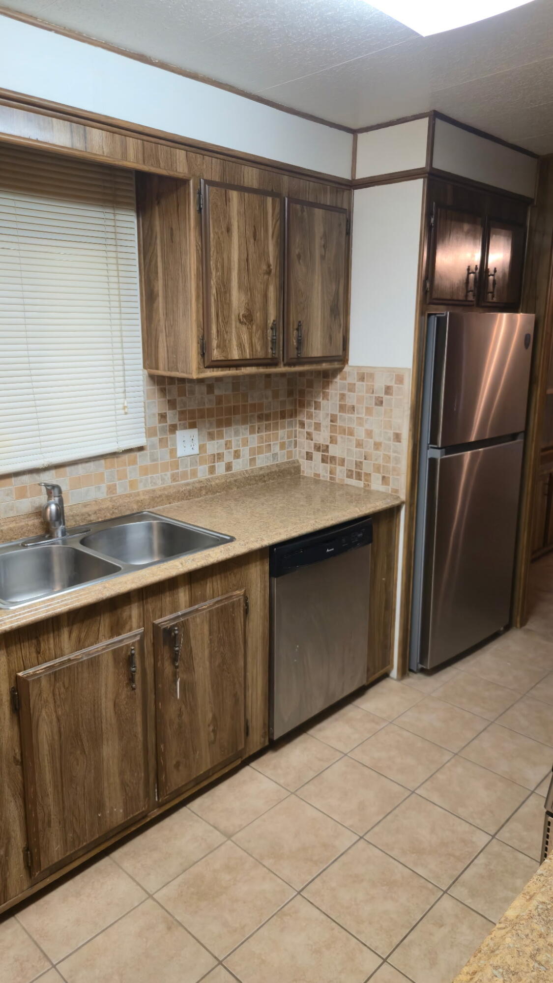 690 N Castle Rock St #Spc 11, Woodlake, CA 93286