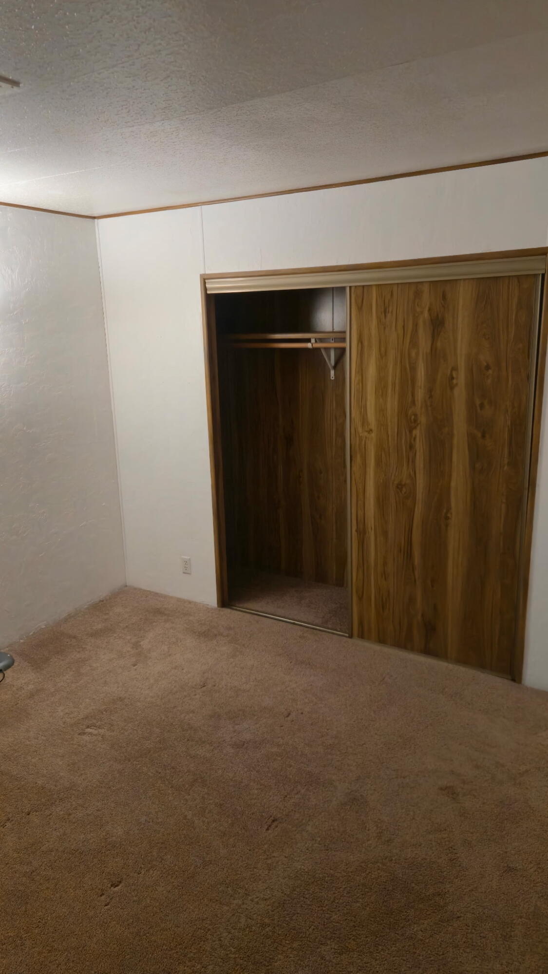 690 N Castle Rock St #Spc 11, Woodlake, CA 93286