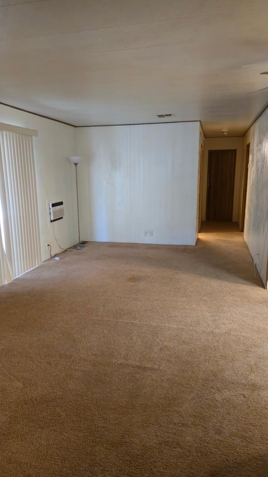 690 N Castle Rock St #Spc 11, Woodlake, CA 93286