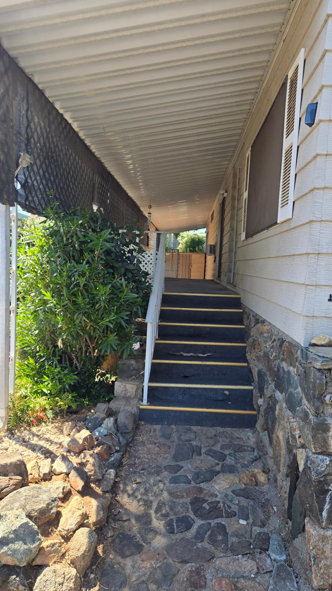 690 N Castle Rock St #Spc 11, Woodlake, CA 93286
