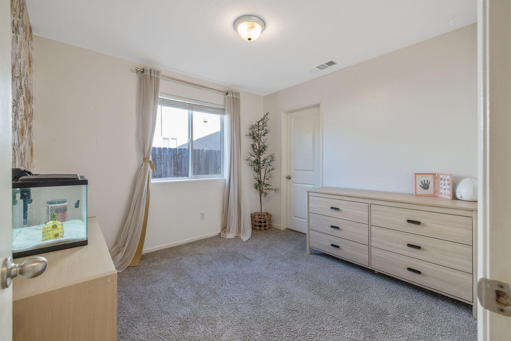 2149 E Delta Ct, Visalia, CA 93292