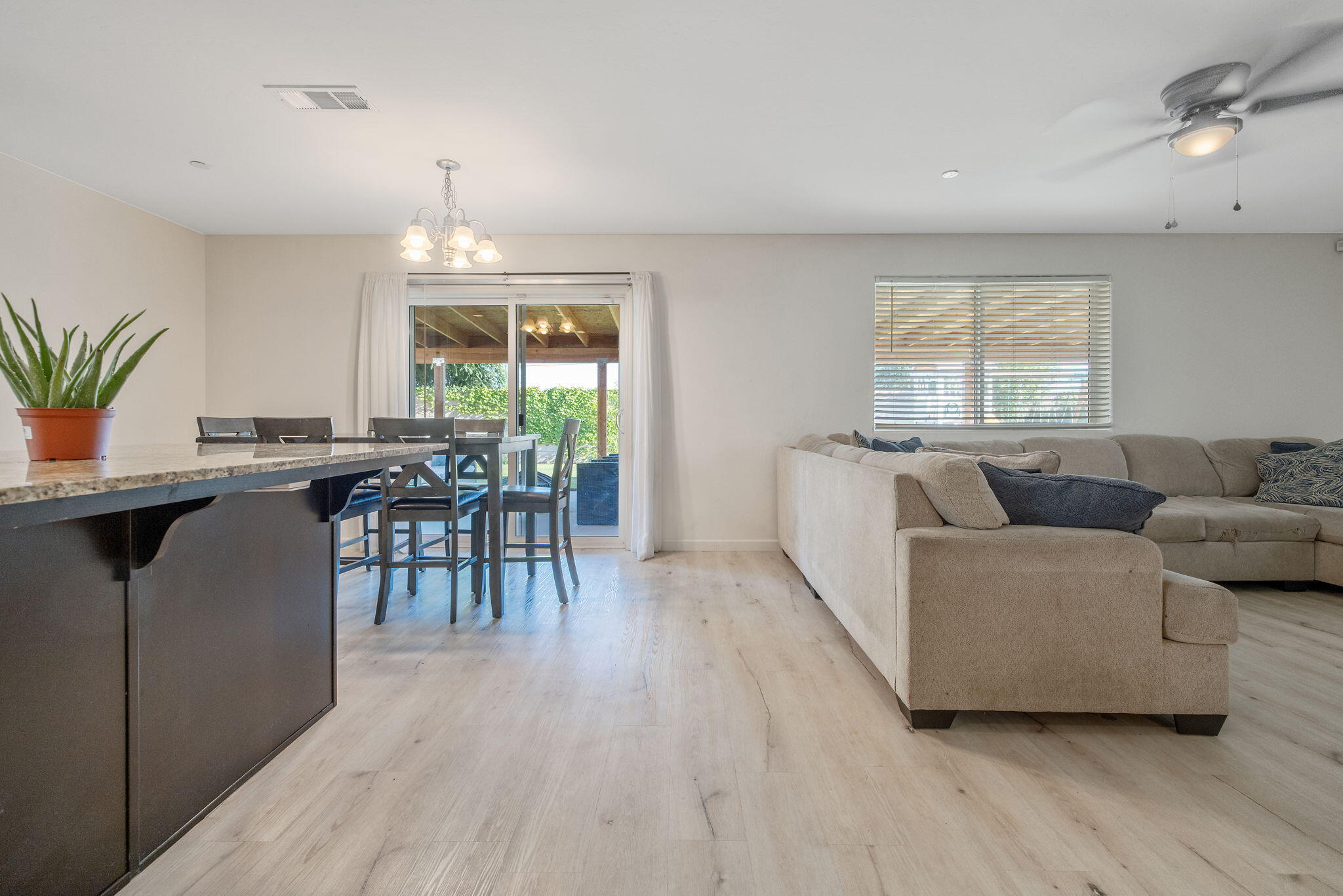 2149 E Delta Ct, Visalia, CA 93292