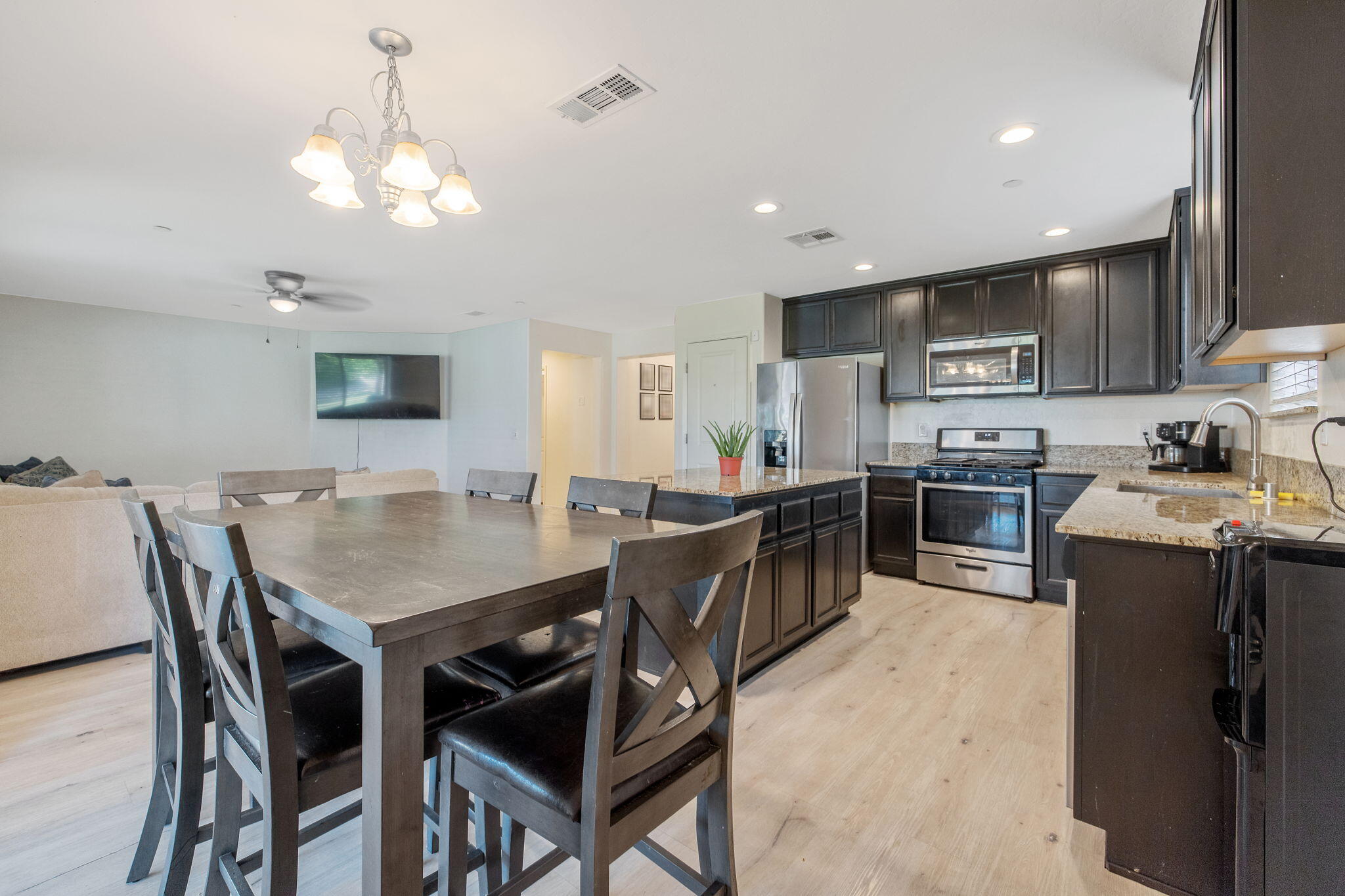2149 E Delta Ct, Visalia, CA 93292