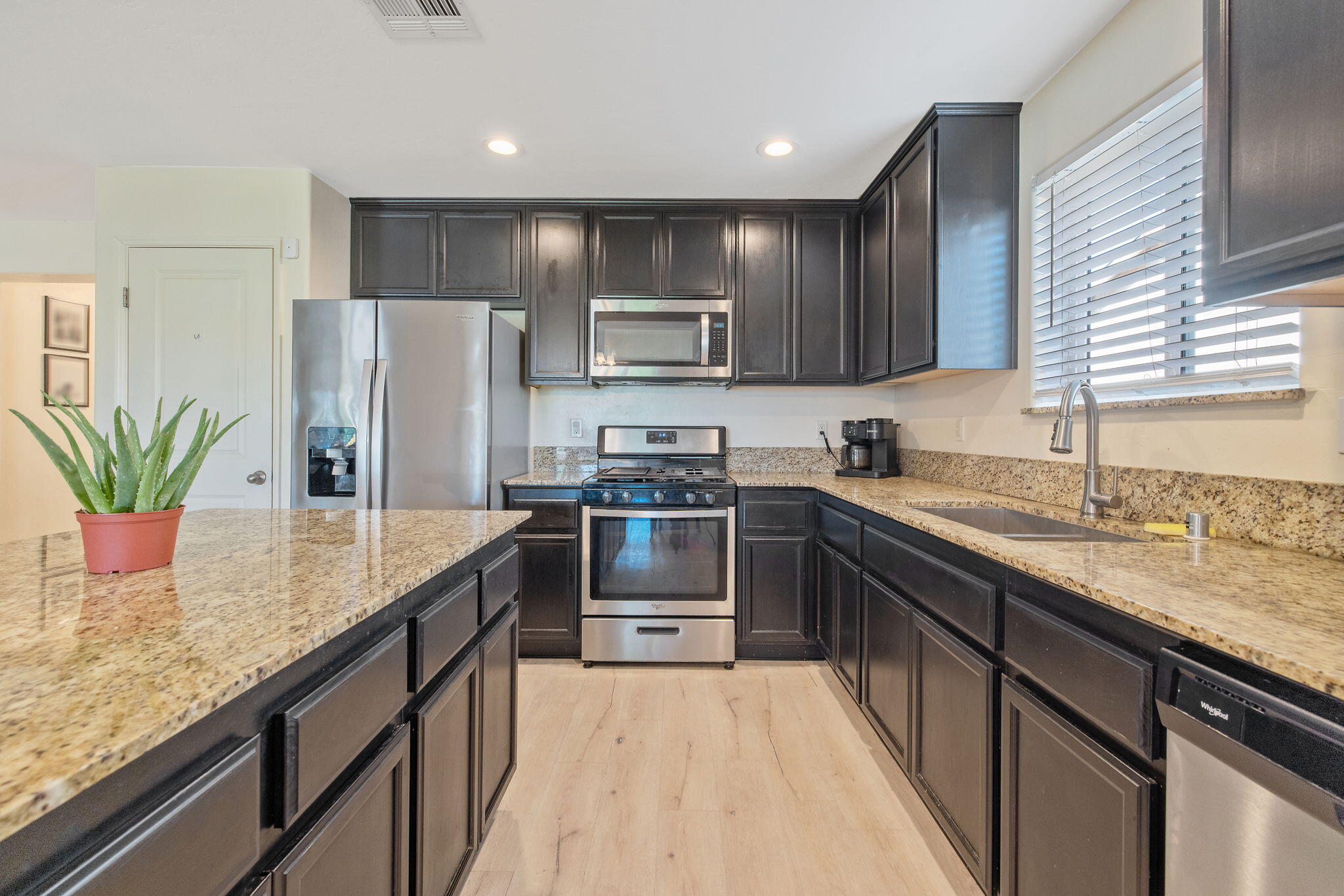 2149 E Delta Ct, Visalia, CA 93292