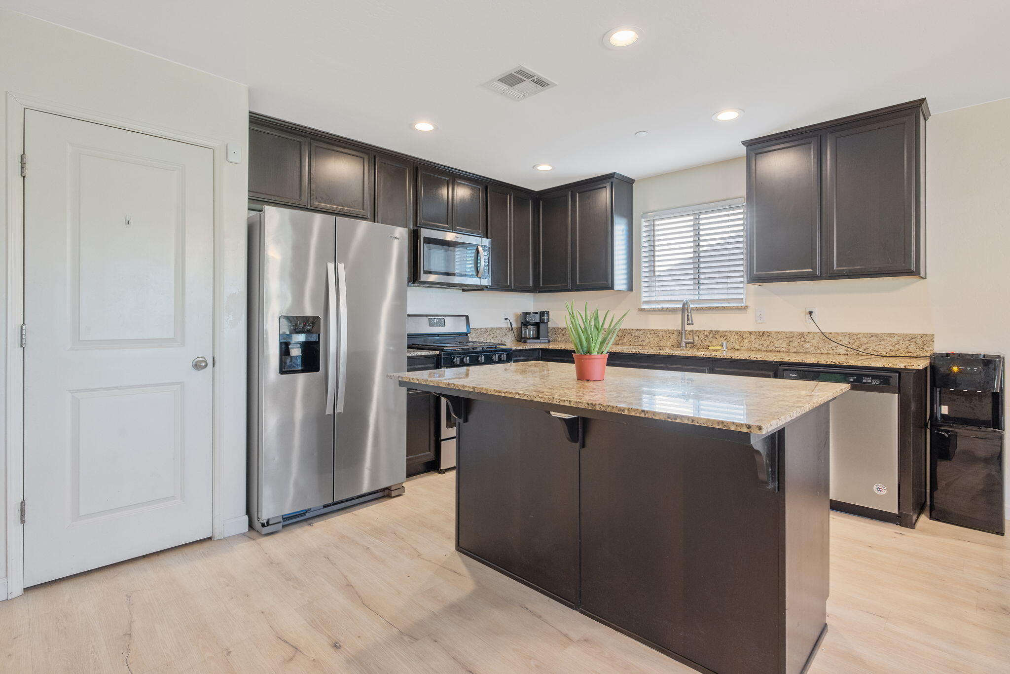 2149 E Delta Ct, Visalia, CA 93292
