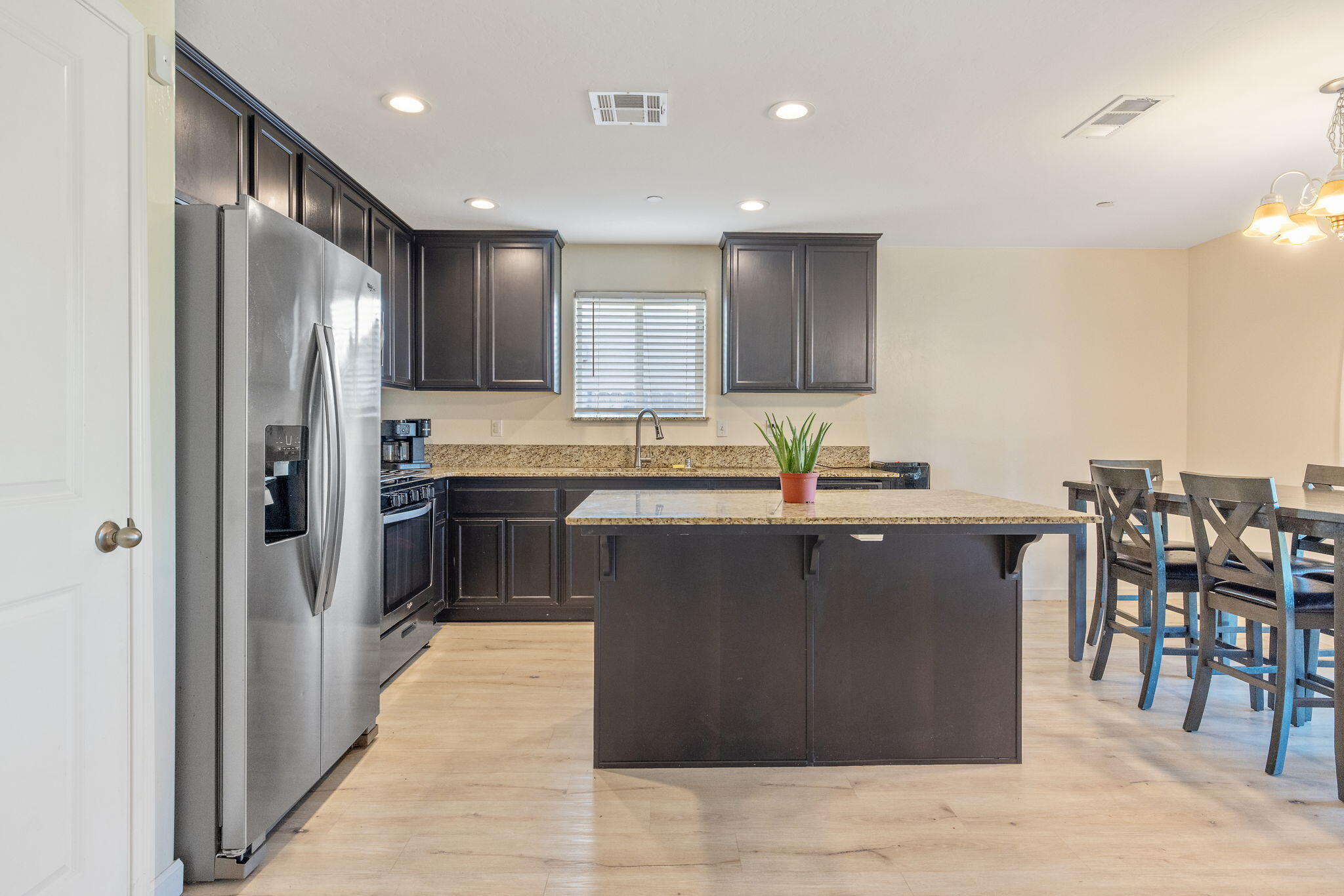 2149 E Delta Ct, Visalia, CA 93292