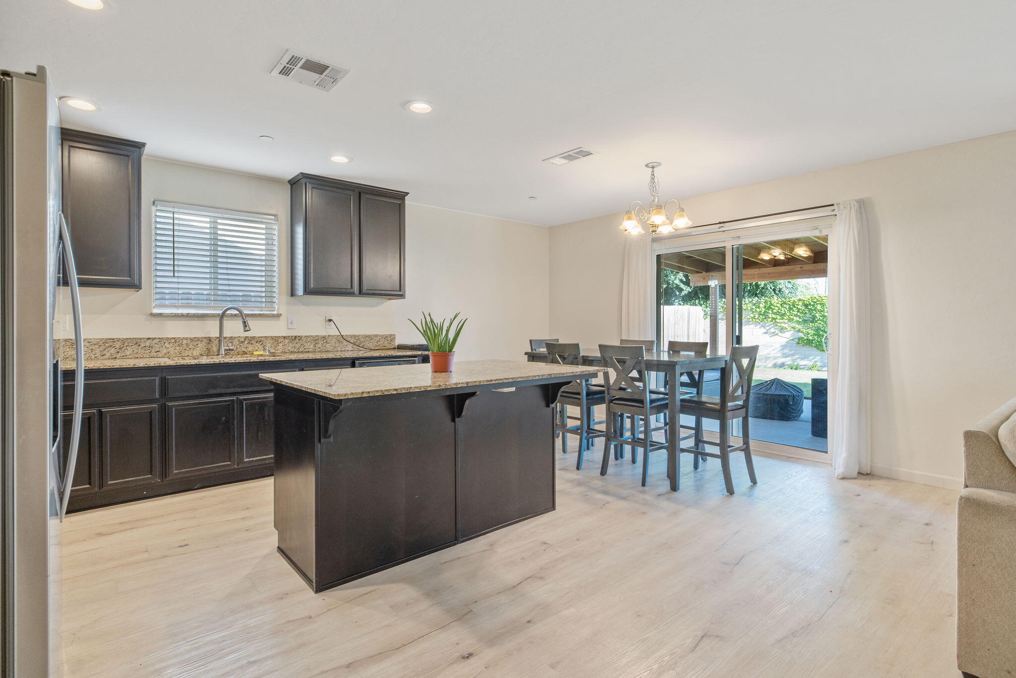 2149 E Delta Ct, Visalia, CA 93292