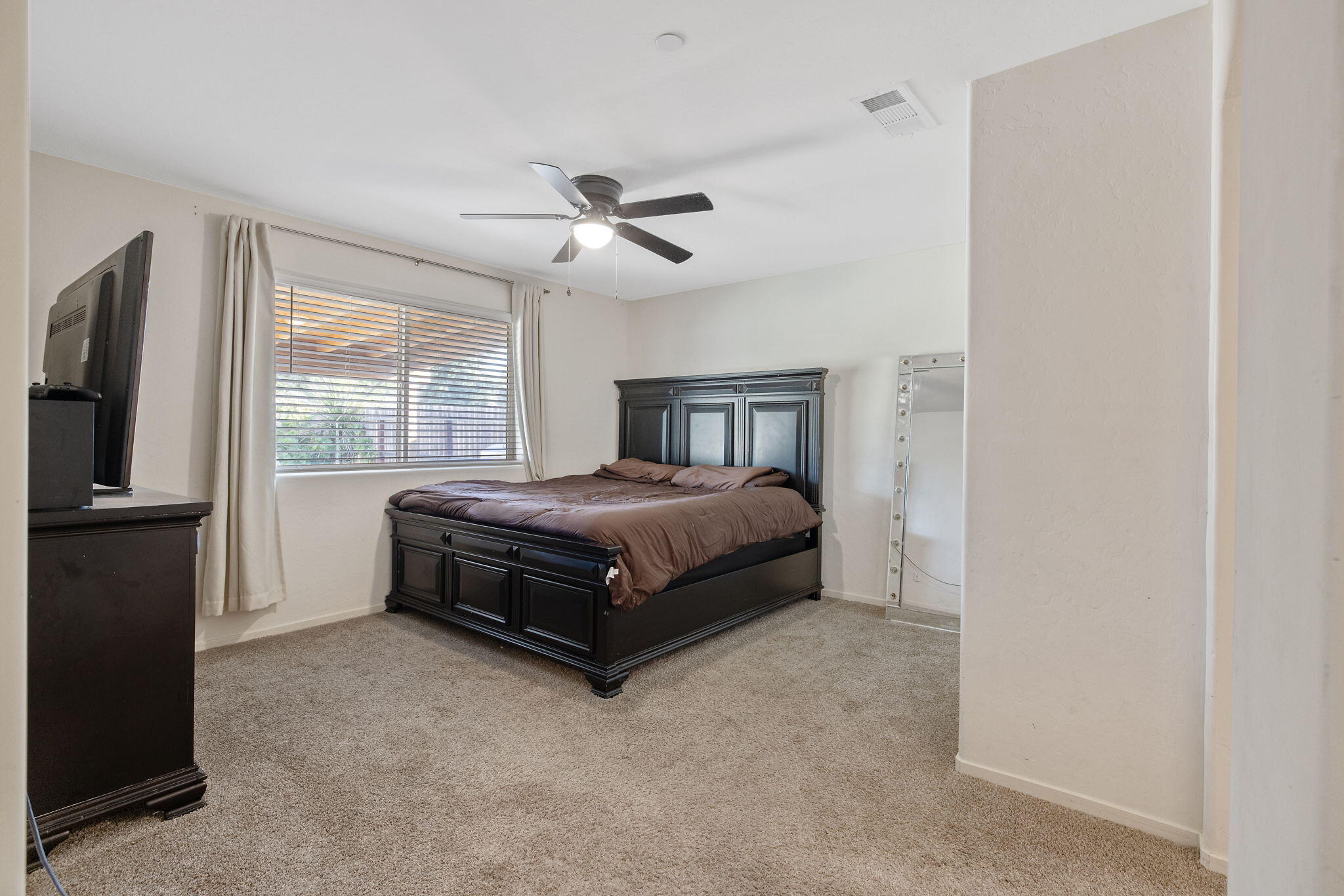 2149 E Delta Ct, Visalia, CA 93292