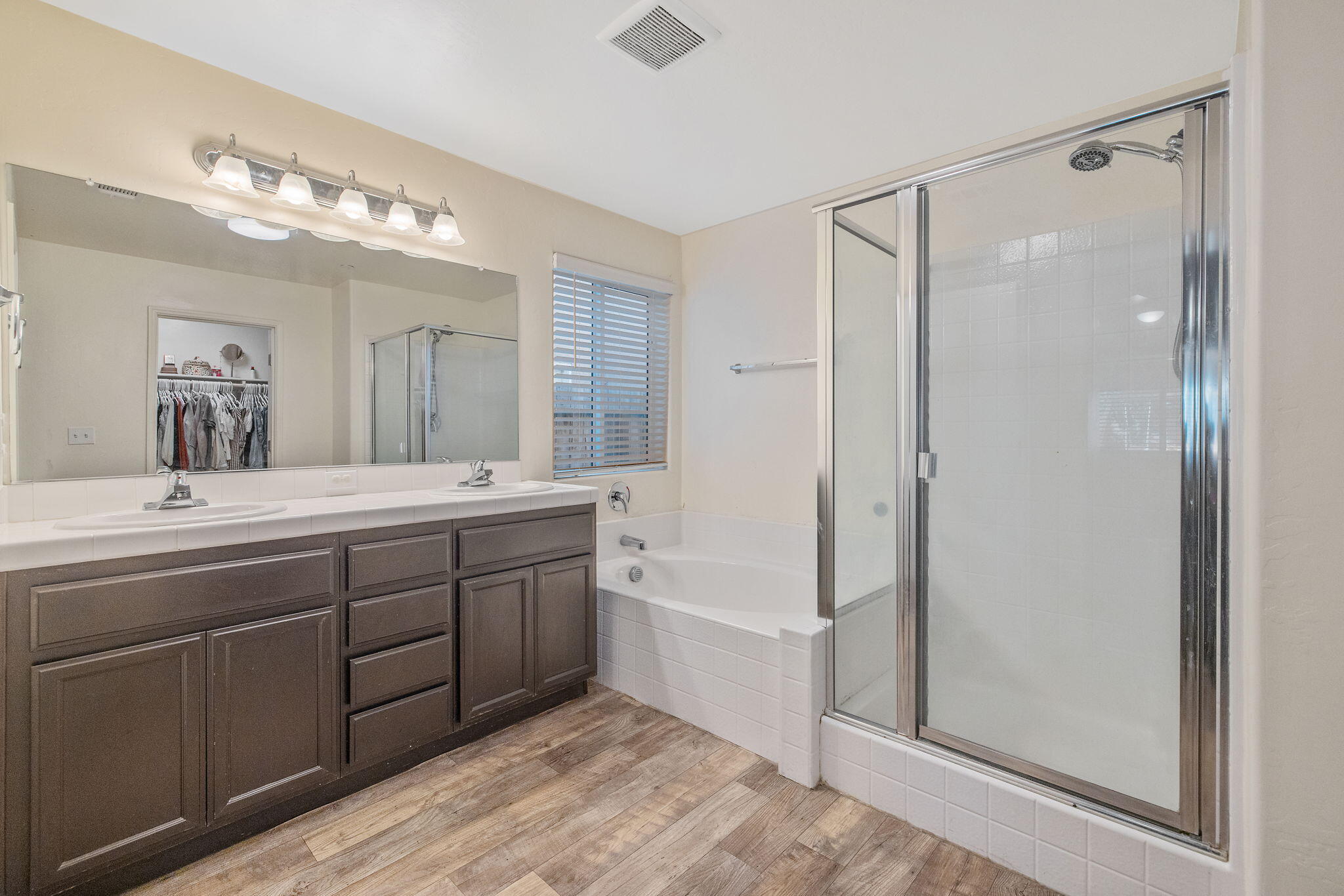 2149 E Delta Ct, Visalia, CA 93292
