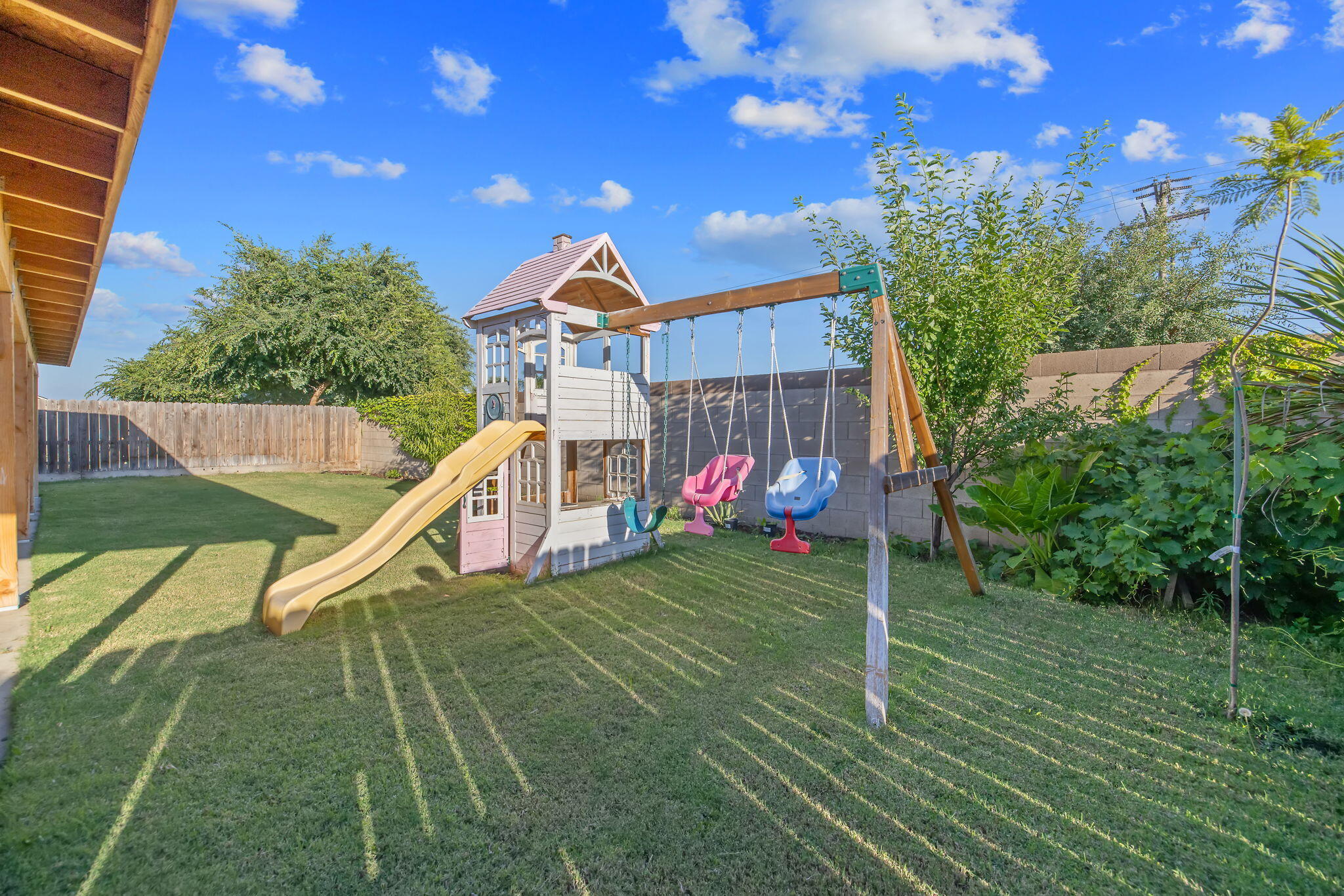 2149 E Delta Ct, Visalia, CA 93292