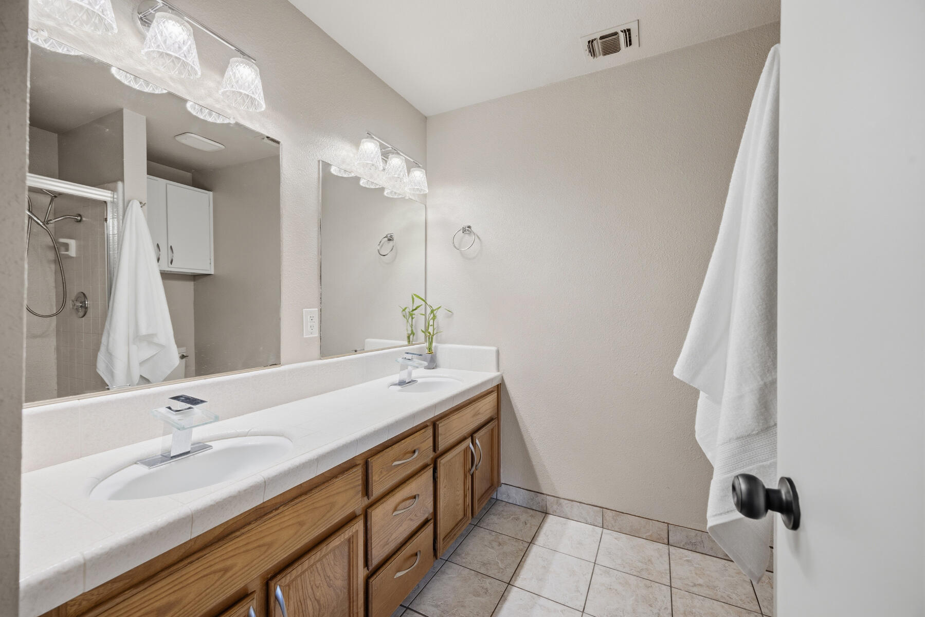 381 E Nees Ave #101, Fresno, CA 93720