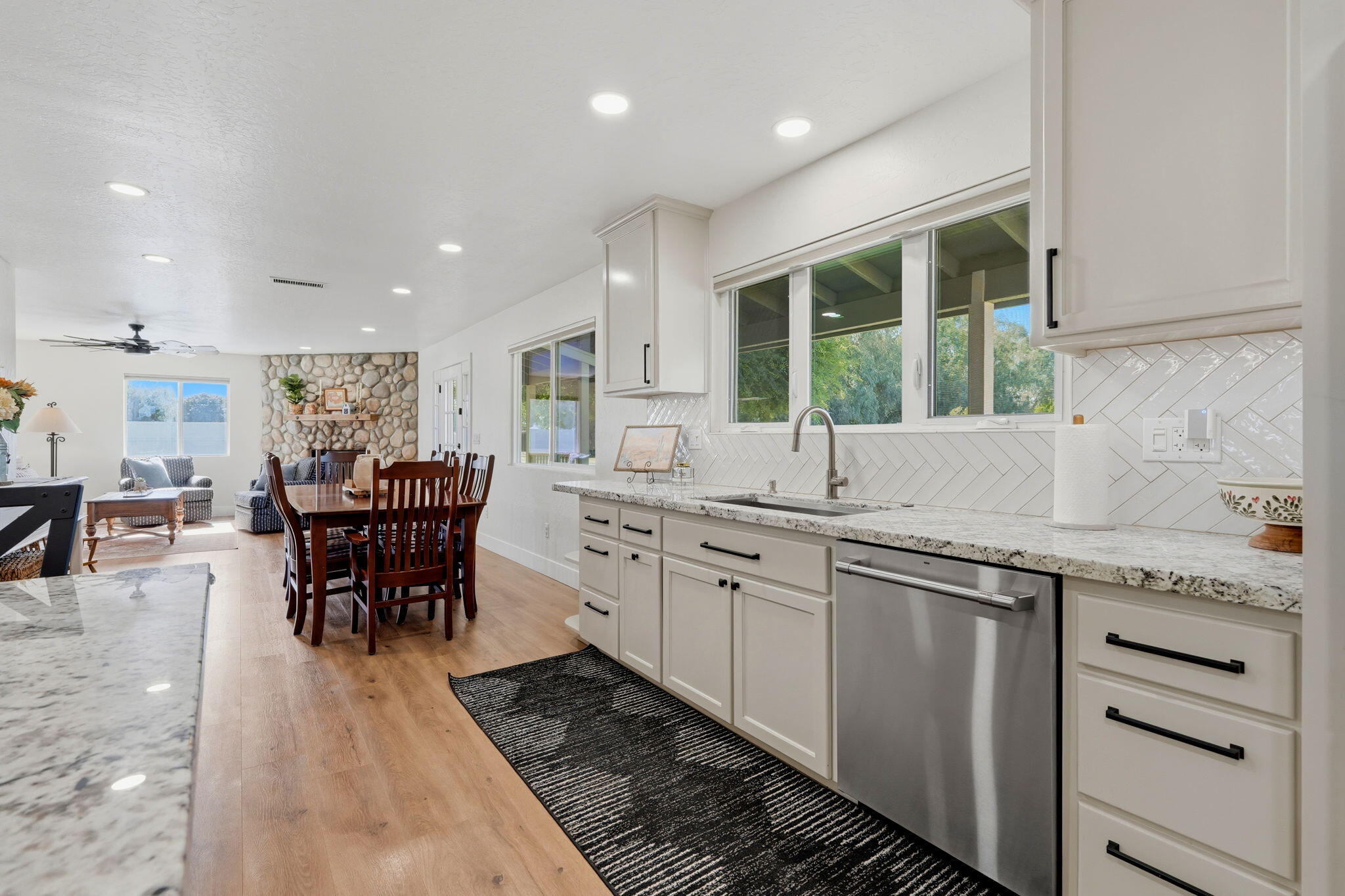 16709 Avenue 264 #a, Visalia, CA 93292