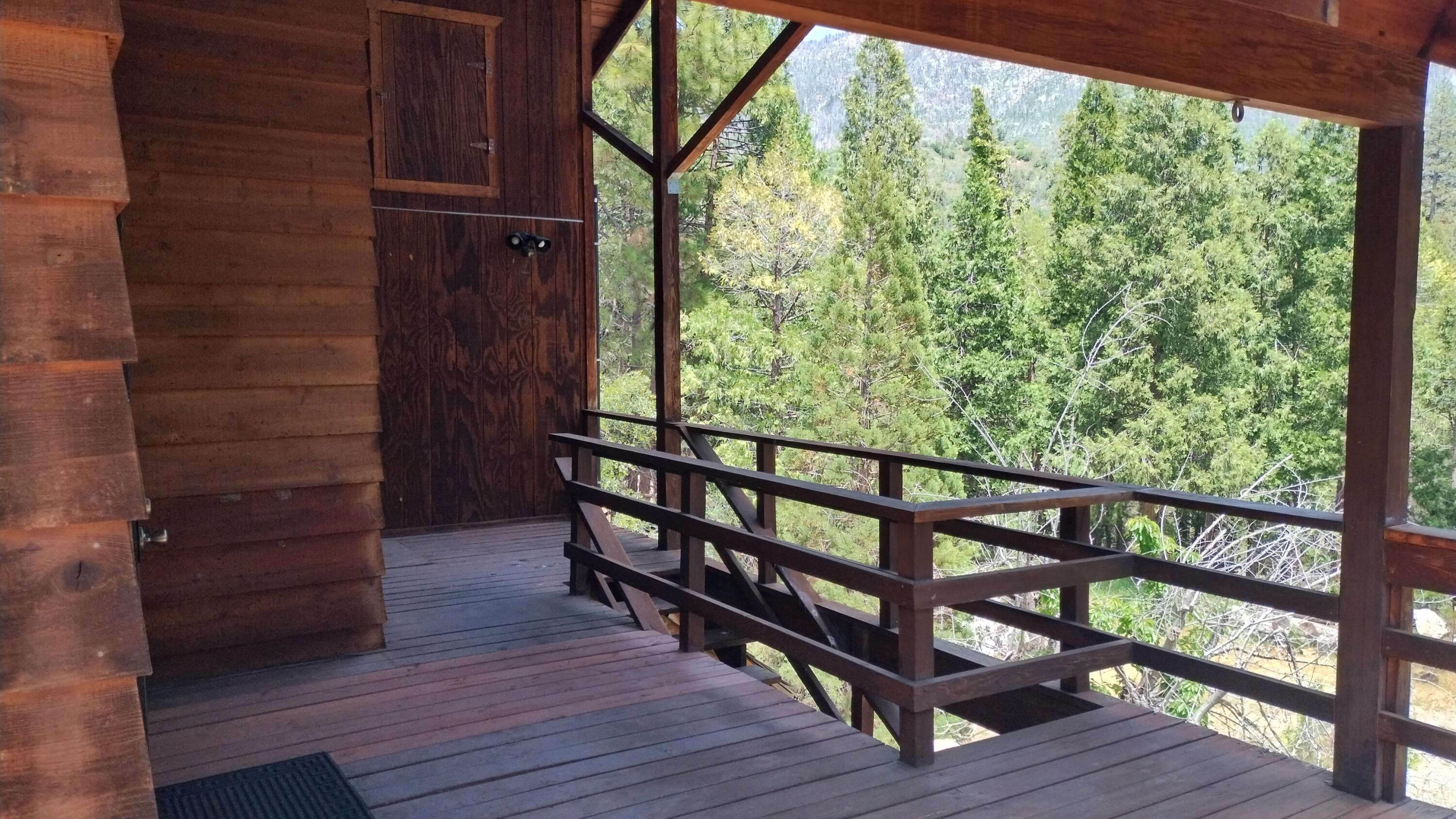 538 Acorn Dr, Camp Nelson, CA 93265