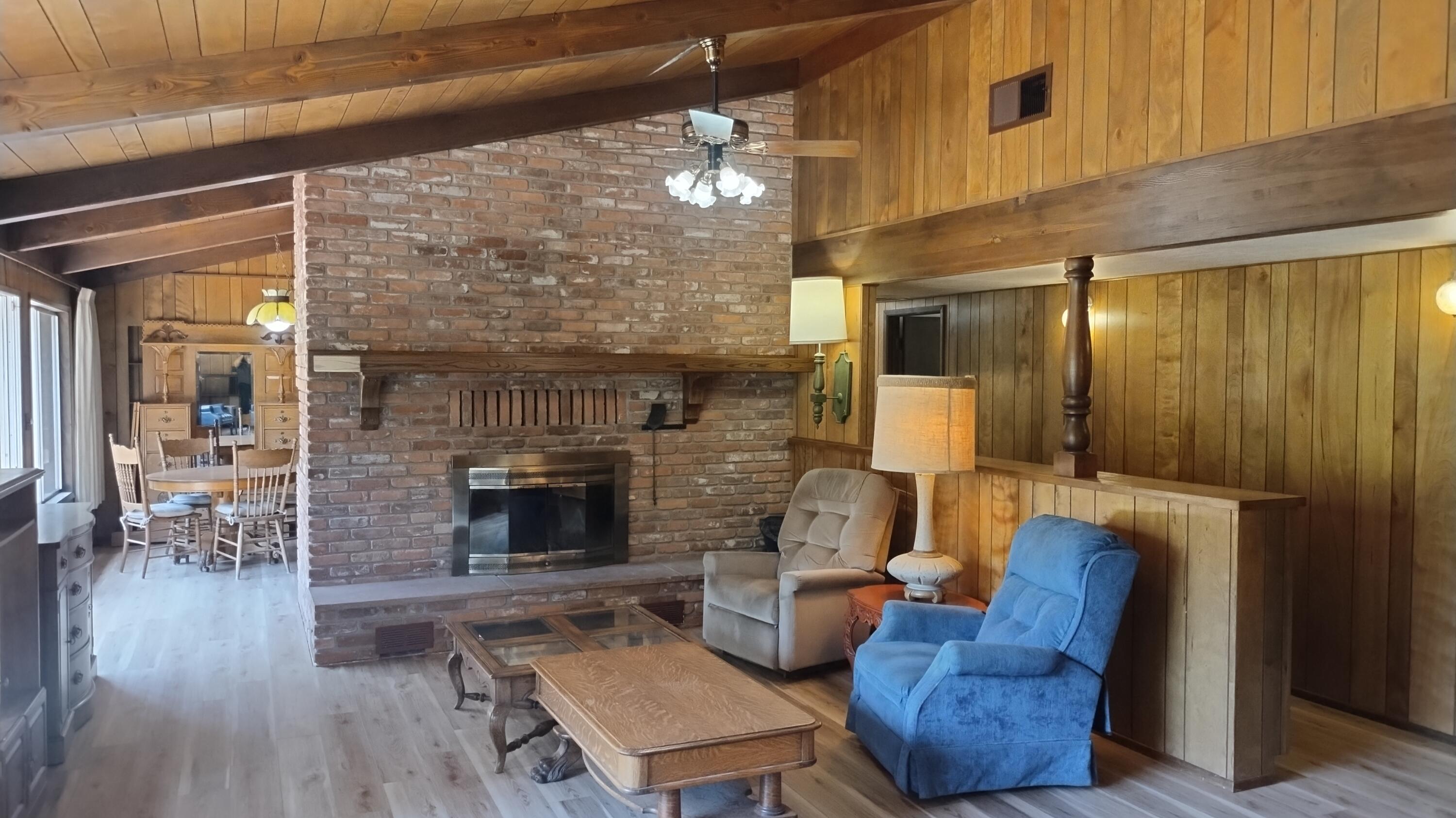 538 Acorn Dr, Camp Nelson, CA 93265