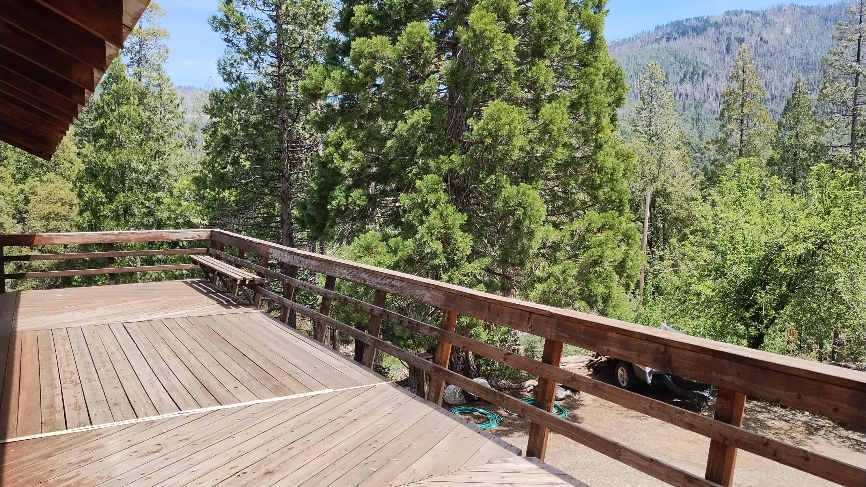 538 Acorn Dr, Camp Nelson, CA 93265