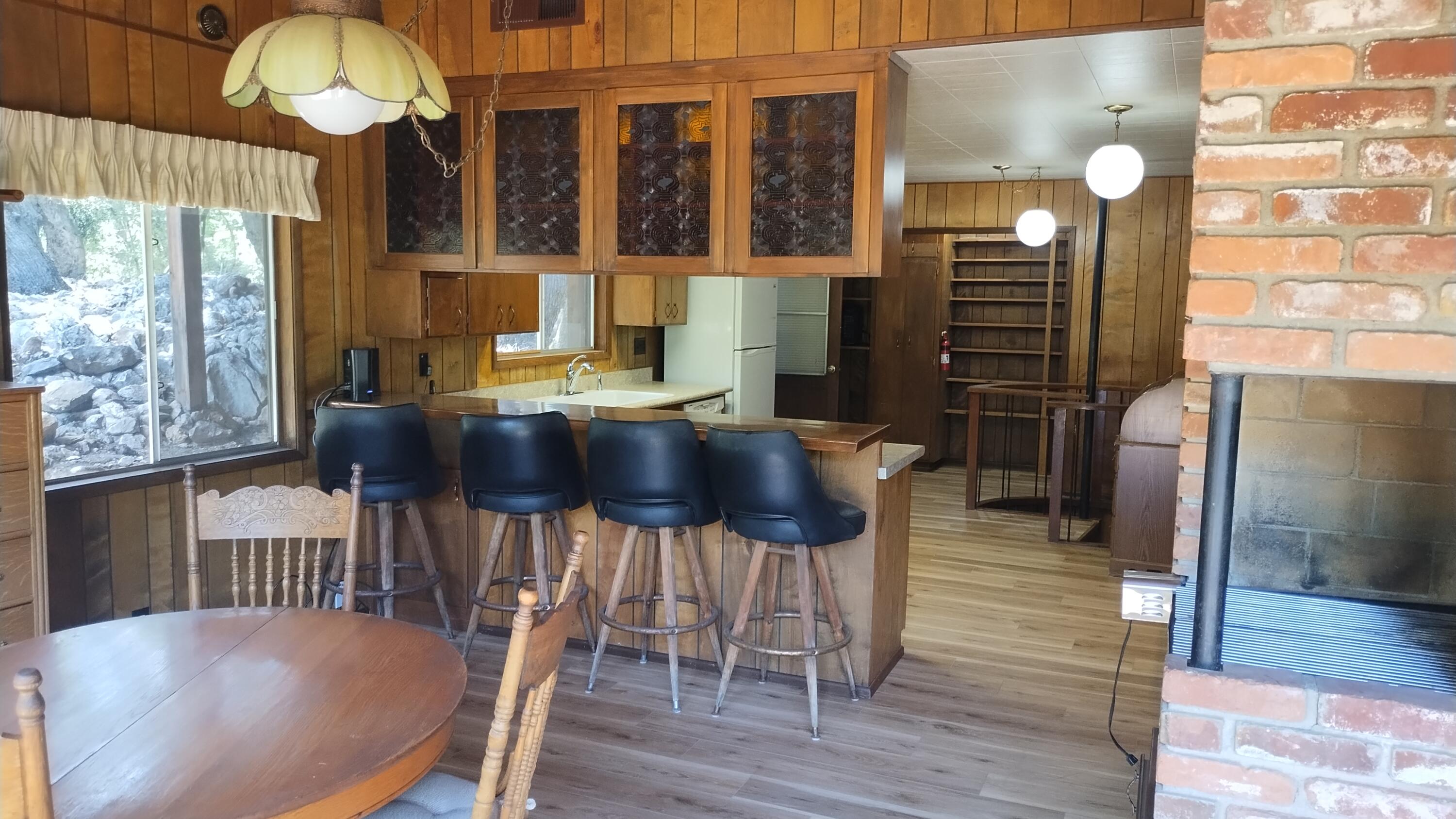 538 Acorn Dr, Camp Nelson, CA 93265