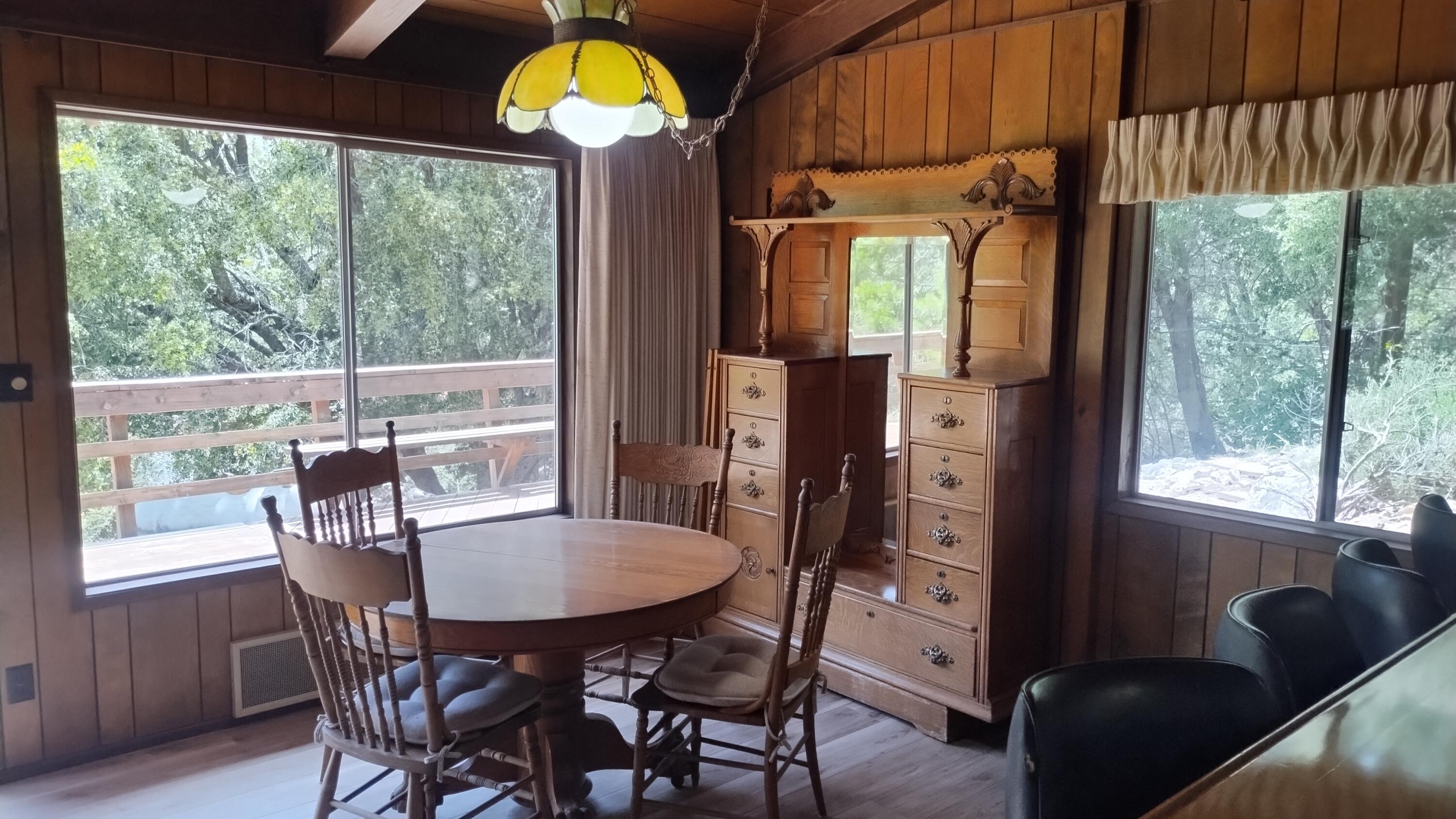 538 Acorn Dr, Camp Nelson, CA 93265