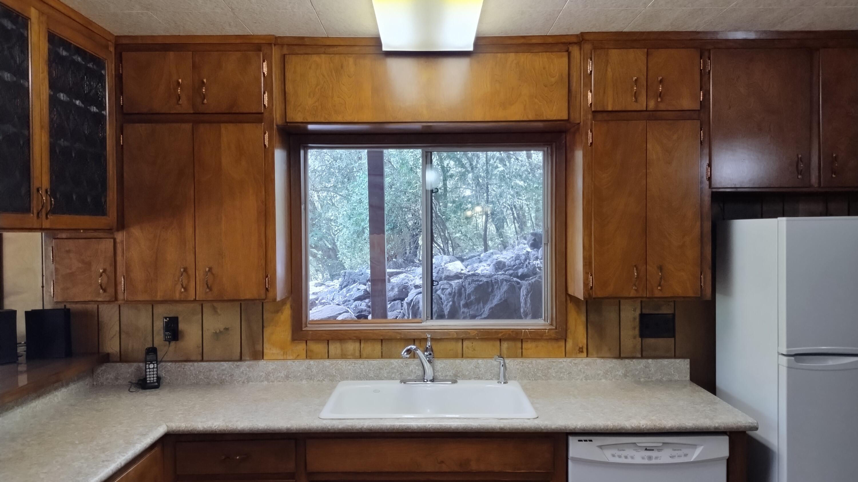 538 Acorn Dr, Camp Nelson, CA 93265