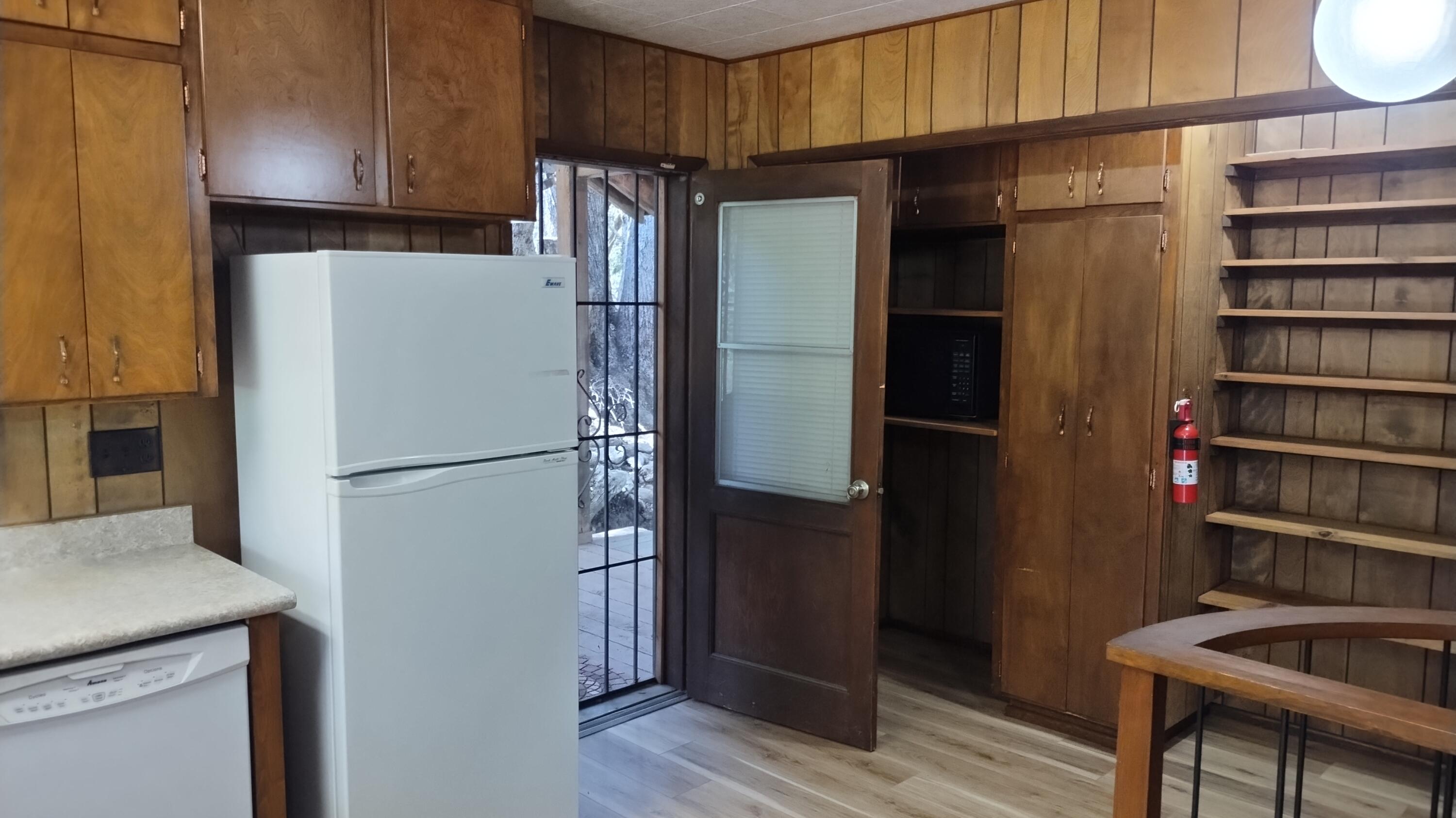 538 Acorn Dr, Camp Nelson, CA 93265