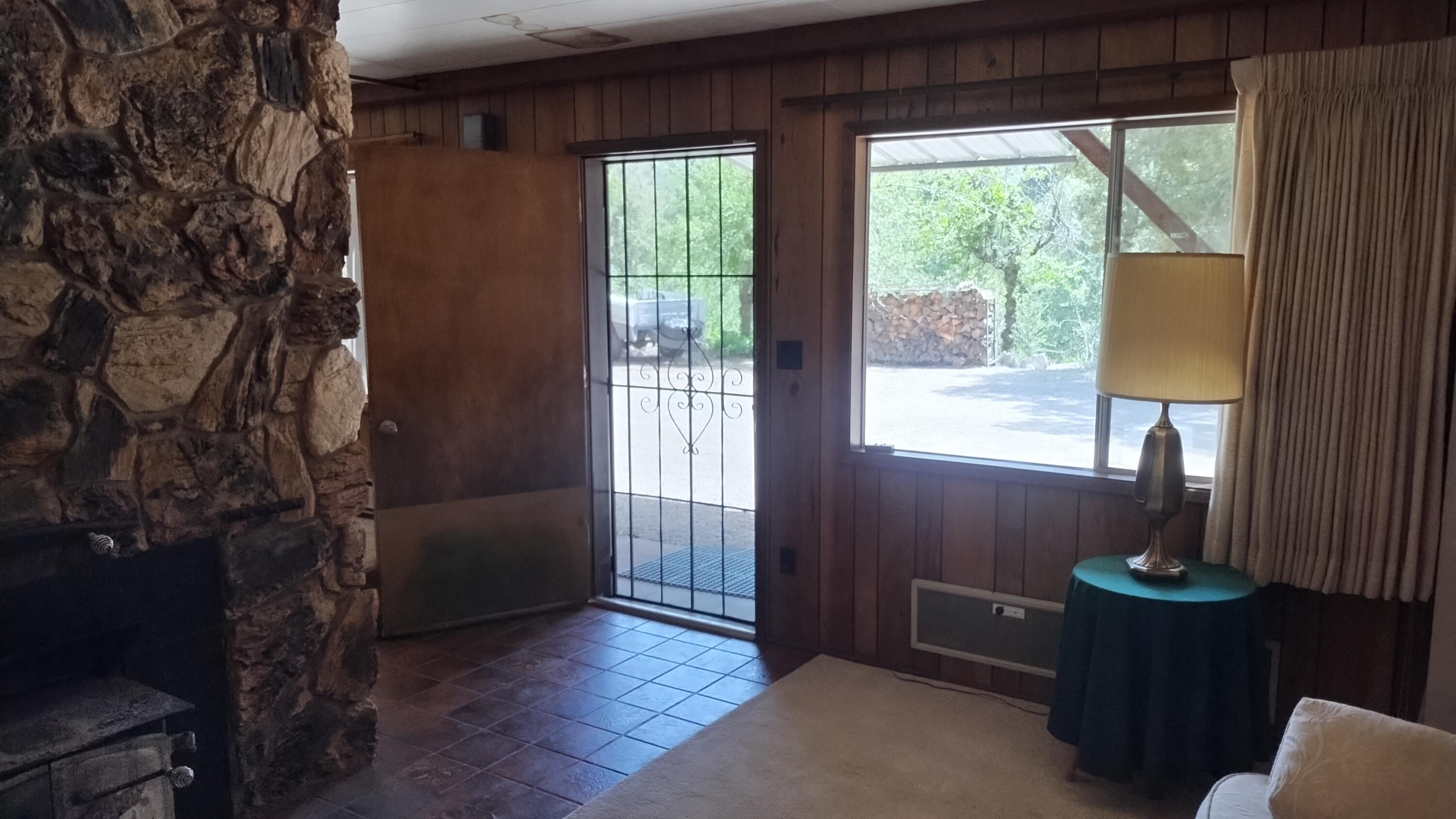 538 Acorn Dr, Camp Nelson, CA 93265