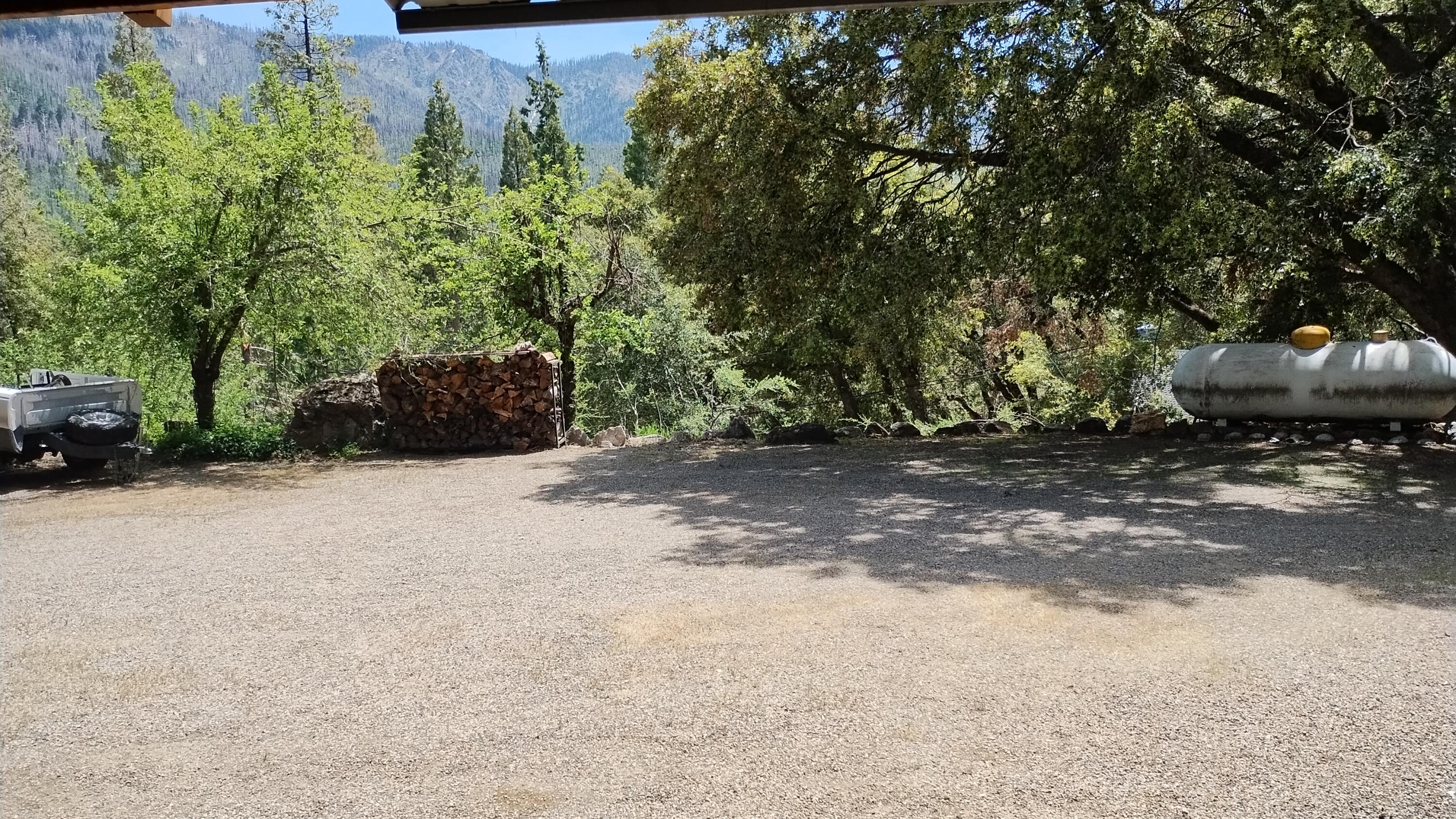 538 Acorn Dr, Camp Nelson, CA 93265