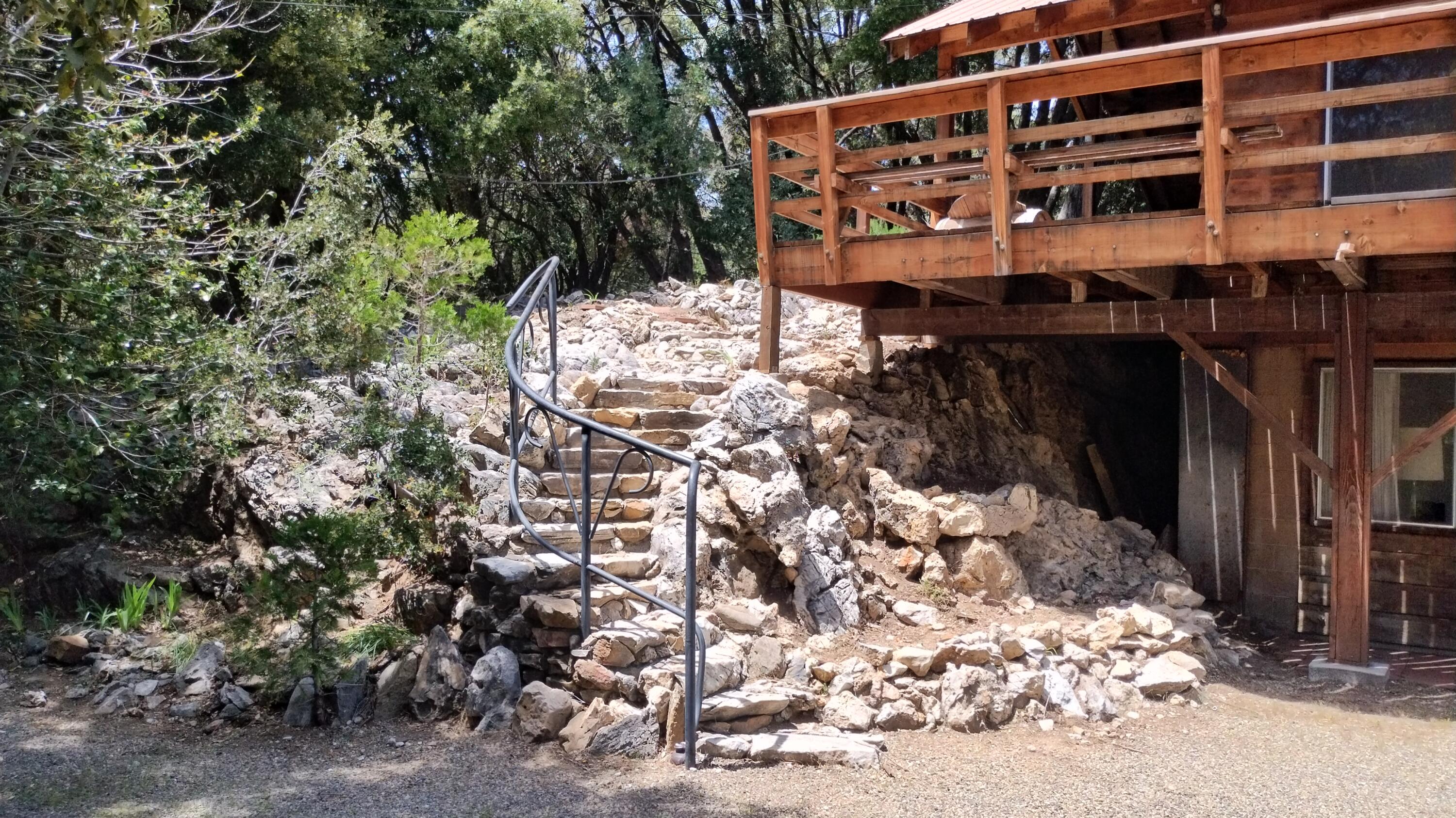 538 Acorn Dr, Camp Nelson, CA 93265