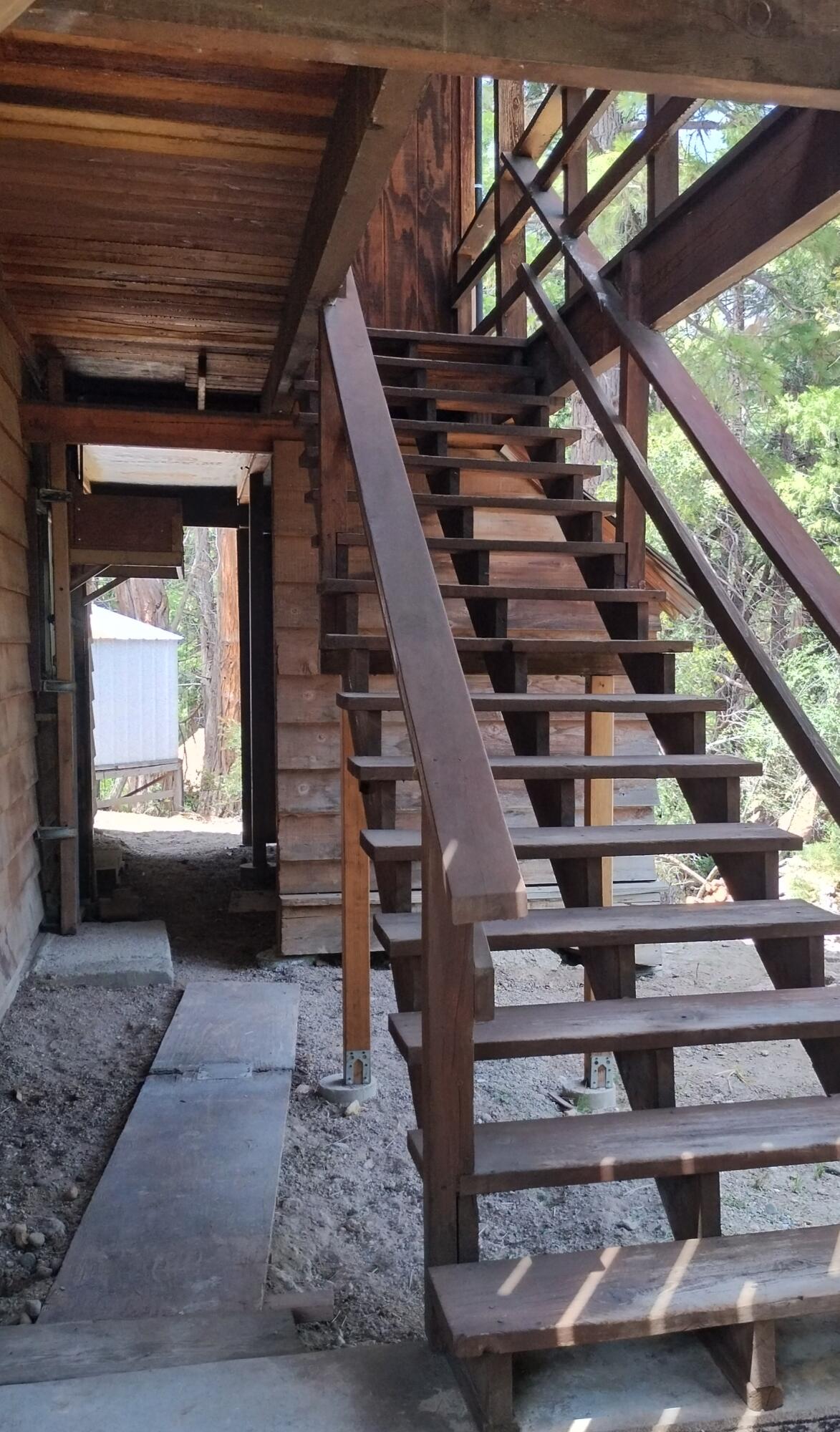 538 Acorn Dr, Camp Nelson, CA 93265