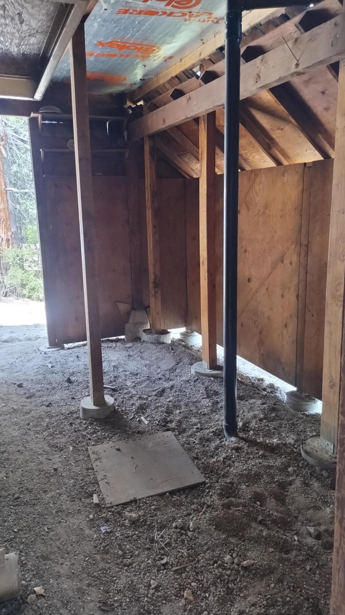 538 Acorn Dr, Camp Nelson, CA 93265