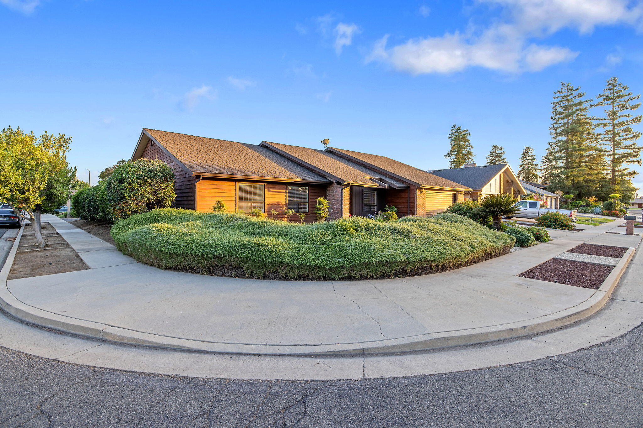 475 E Mercedes Ave, Tulare, CA 93274