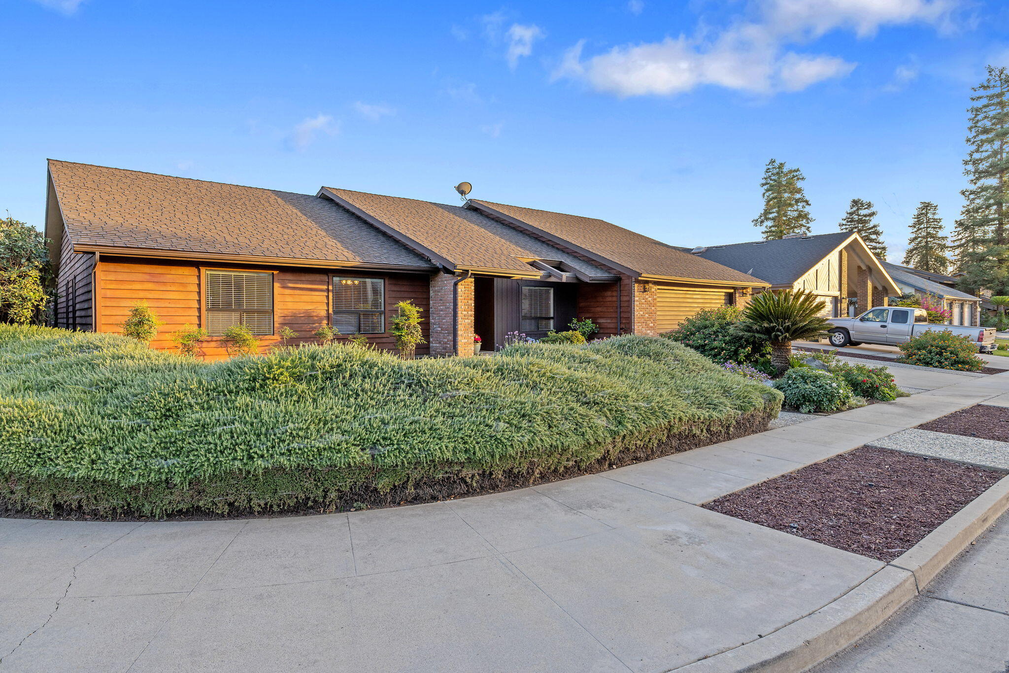 475 E Mercedes Ave, Tulare, CA 93274