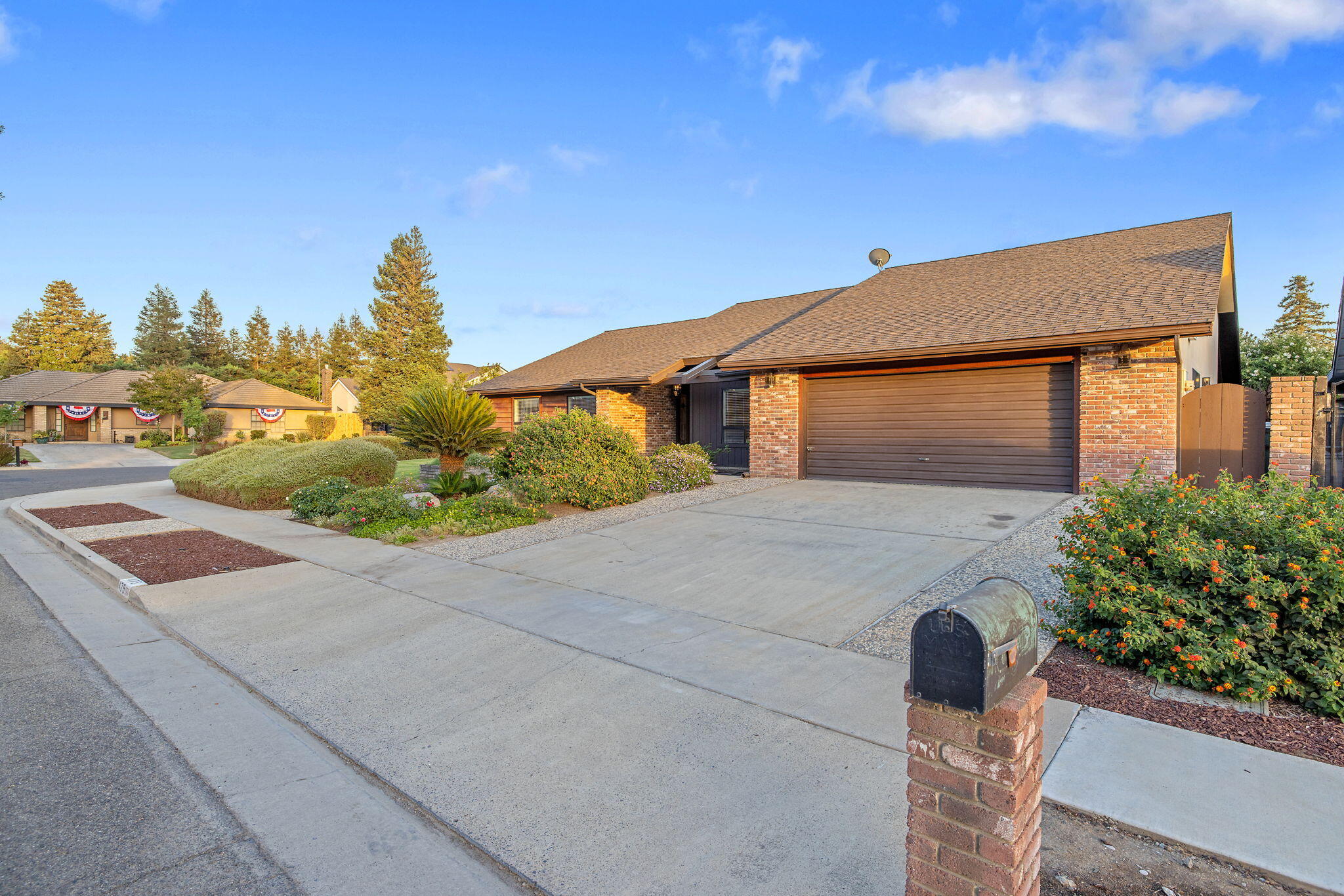 475 E Mercedes Ave, Tulare, CA 93274