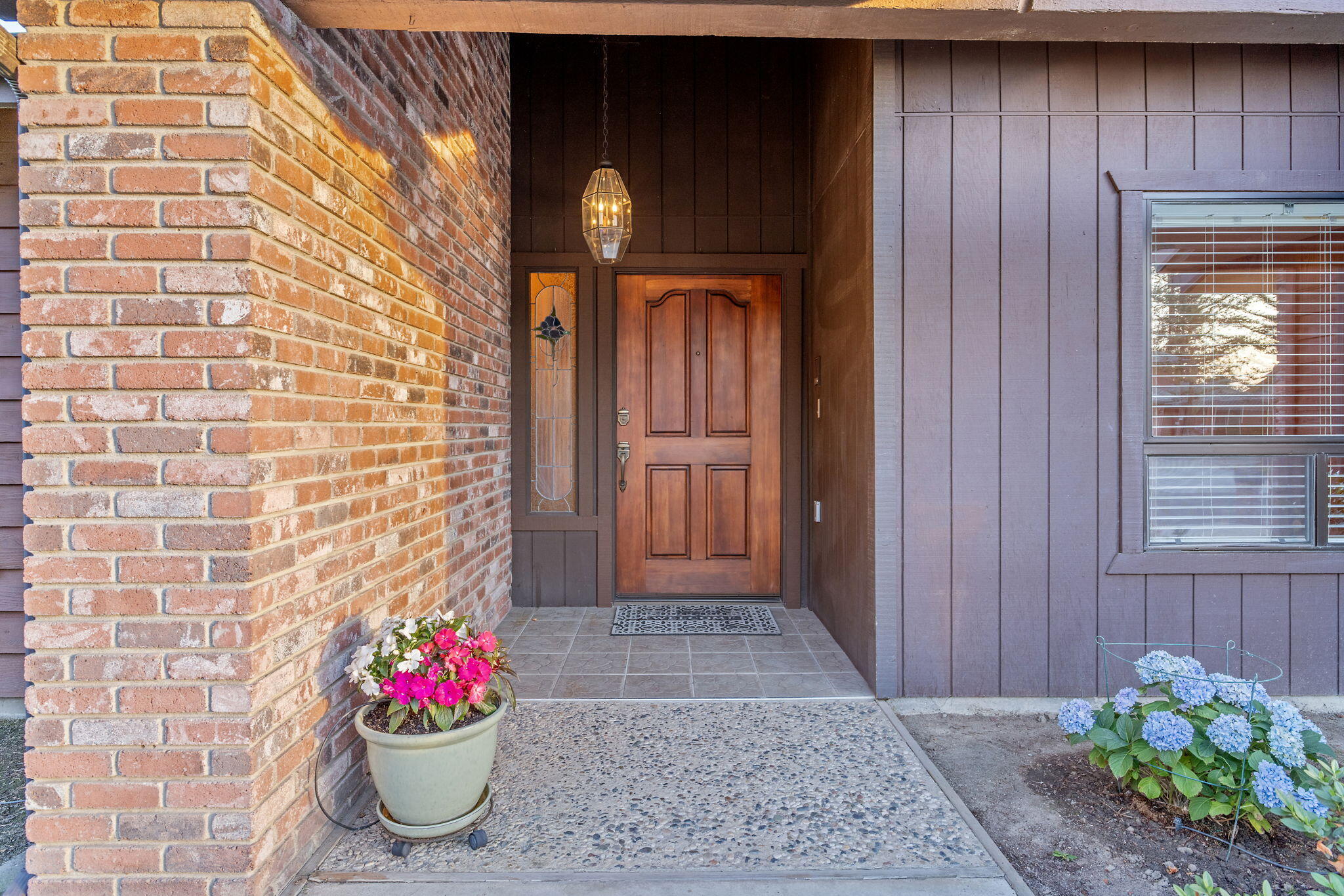 475 E Mercedes Ave, Tulare, CA 93274