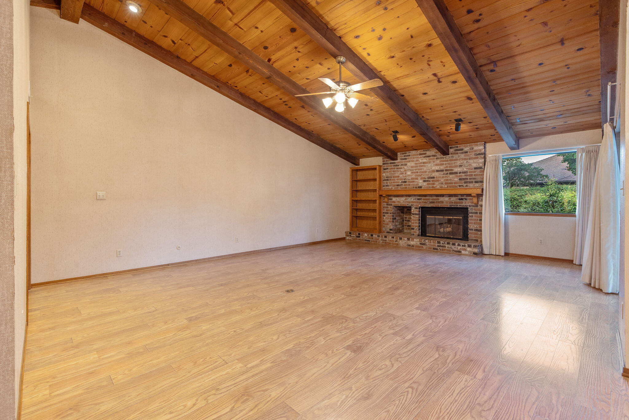 475 E Mercedes Ave, Tulare, CA 93274