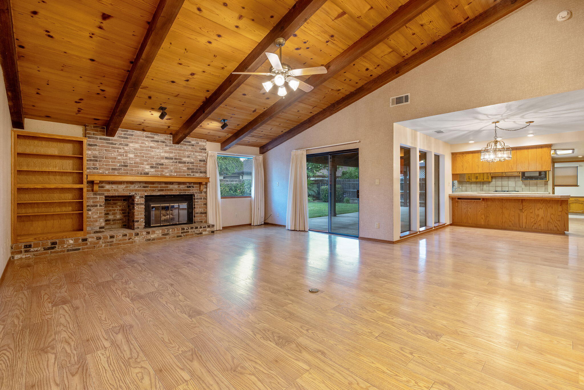 475 E Mercedes Ave, Tulare, CA 93274