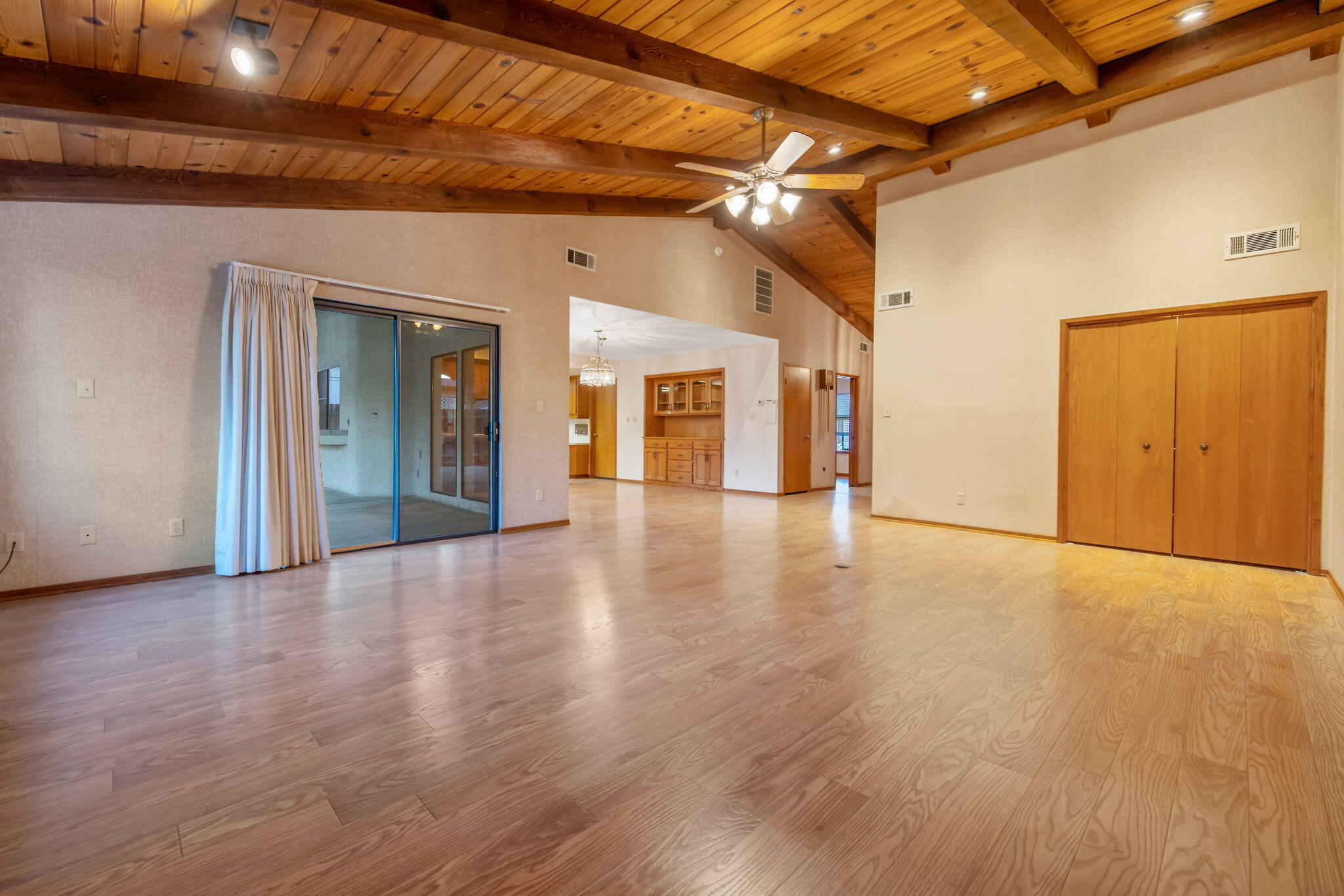 475 E Mercedes Ave, Tulare, CA 93274