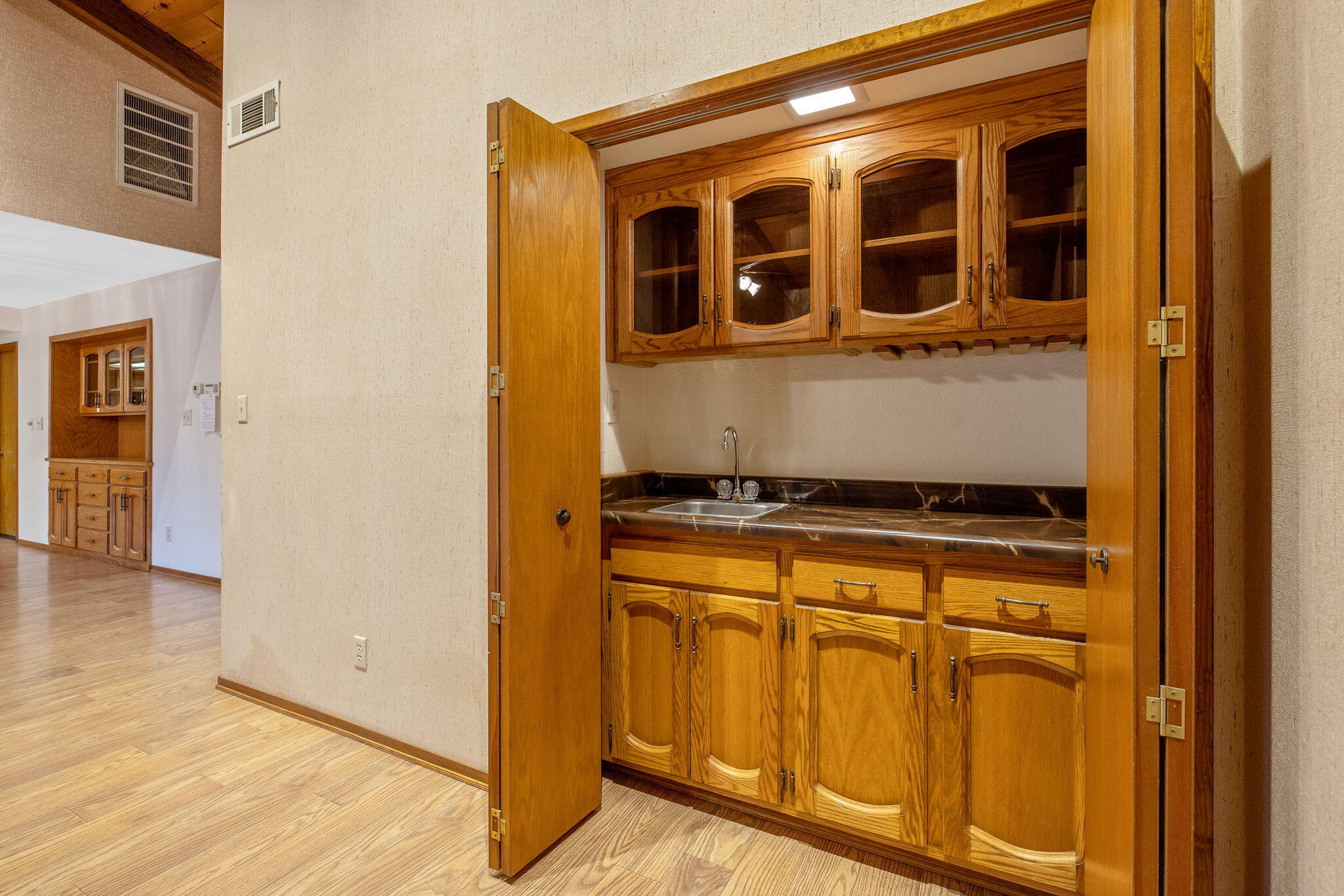 475 E Mercedes Ave, Tulare, CA 93274