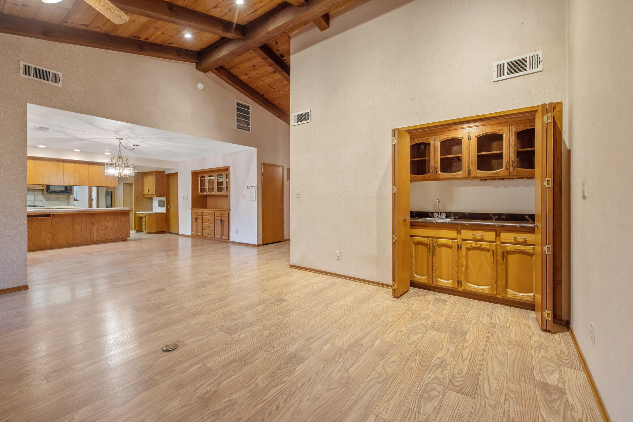 475 E Mercedes Ave, Tulare, CA 93274