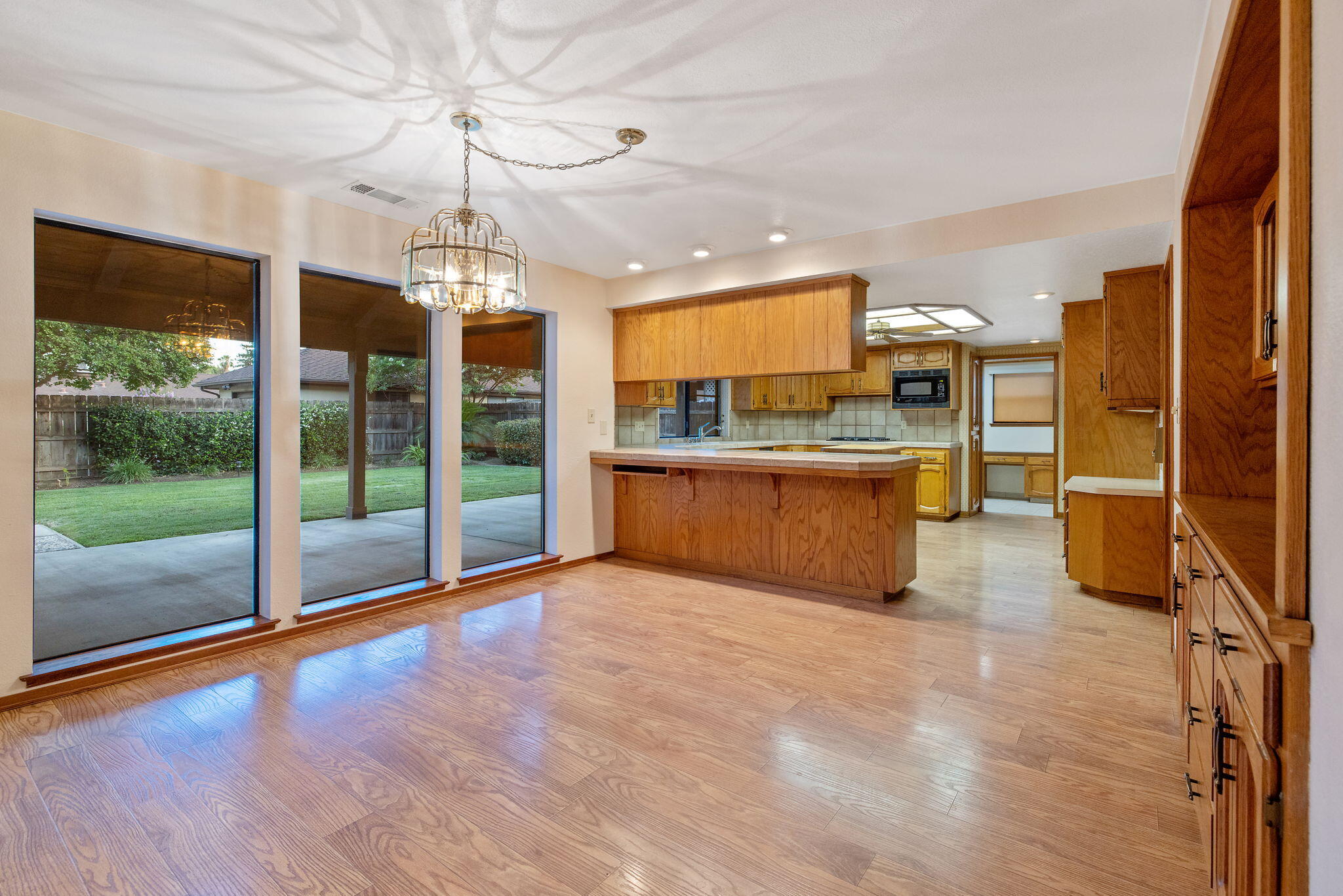 475 E Mercedes Ave, Tulare, CA 93274