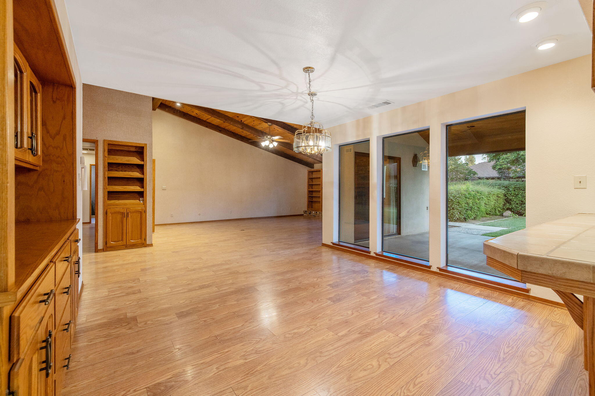 475 E Mercedes Ave, Tulare, CA 93274