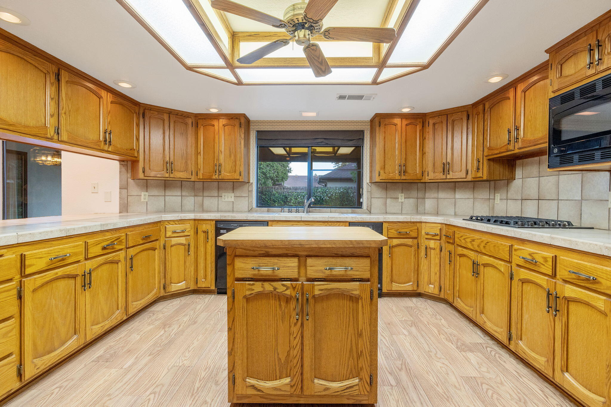 475 E Mercedes Ave, Tulare, CA 93274