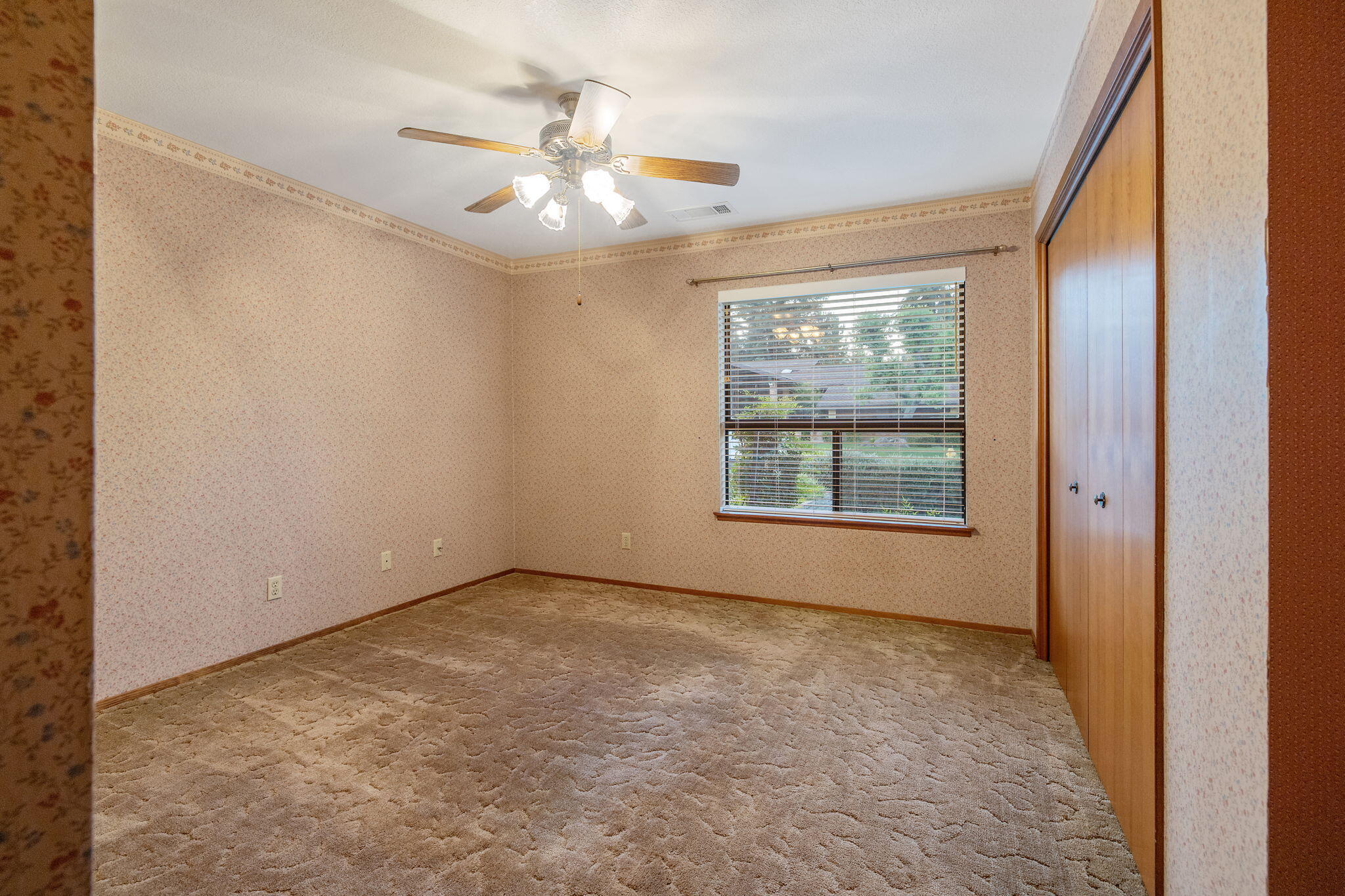 475 E Mercedes Ave, Tulare, CA 93274