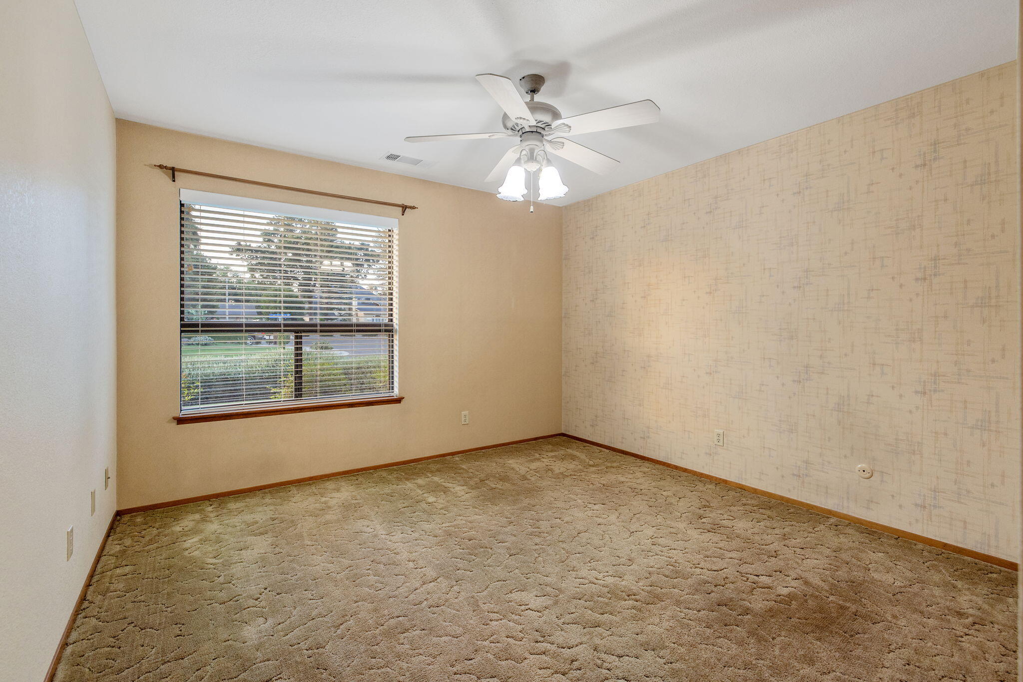 475 E Mercedes Ave, Tulare, CA 93274
